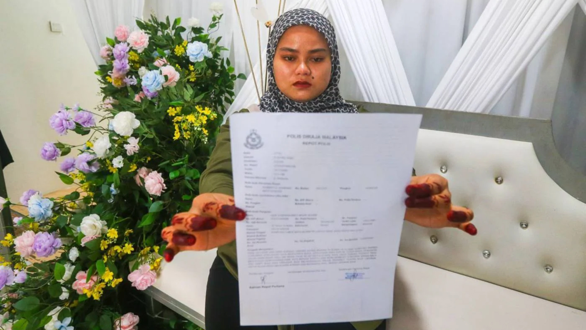 মেহেদি রাঙা হাতে কনের অপেক্ষা, এলেন না বর!