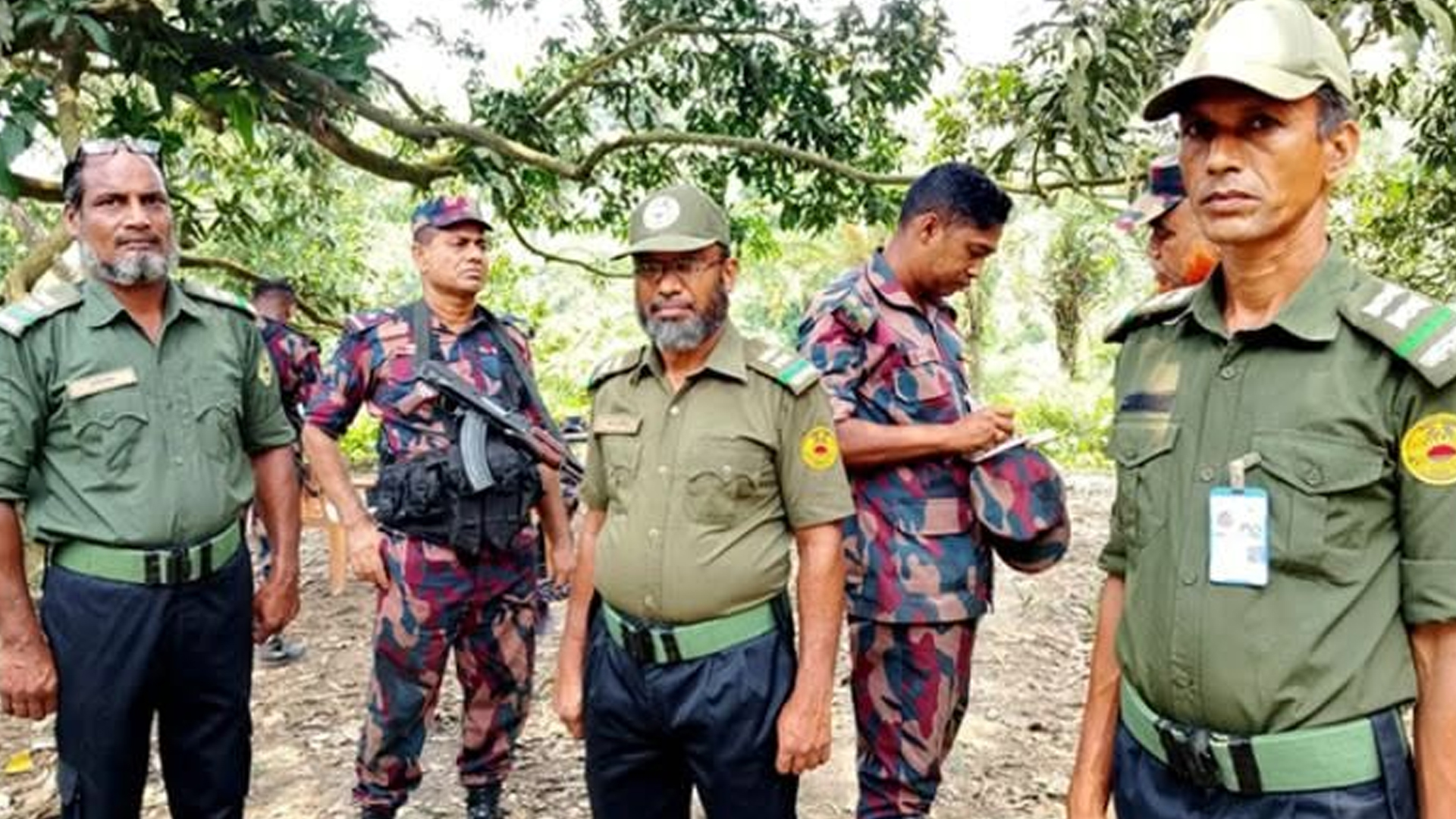 চাঁপাইনবাবগঞ্জ সীমান্তে পুশইন ঠেকাতে বিজিবির সঙ্গ...