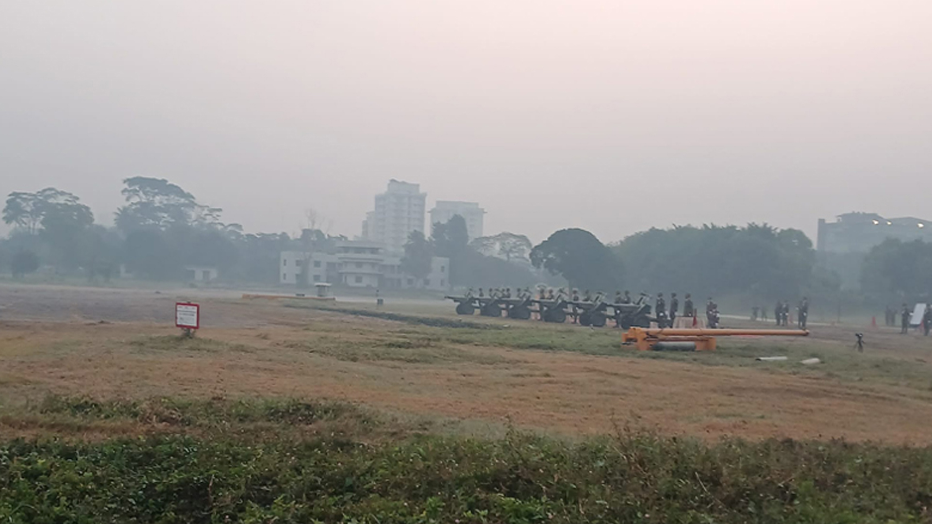 ৩১ বার তোপধ্বনির মাধ্যমে শহীদদের প্রতি গান স্যালুট প্রদর্শন