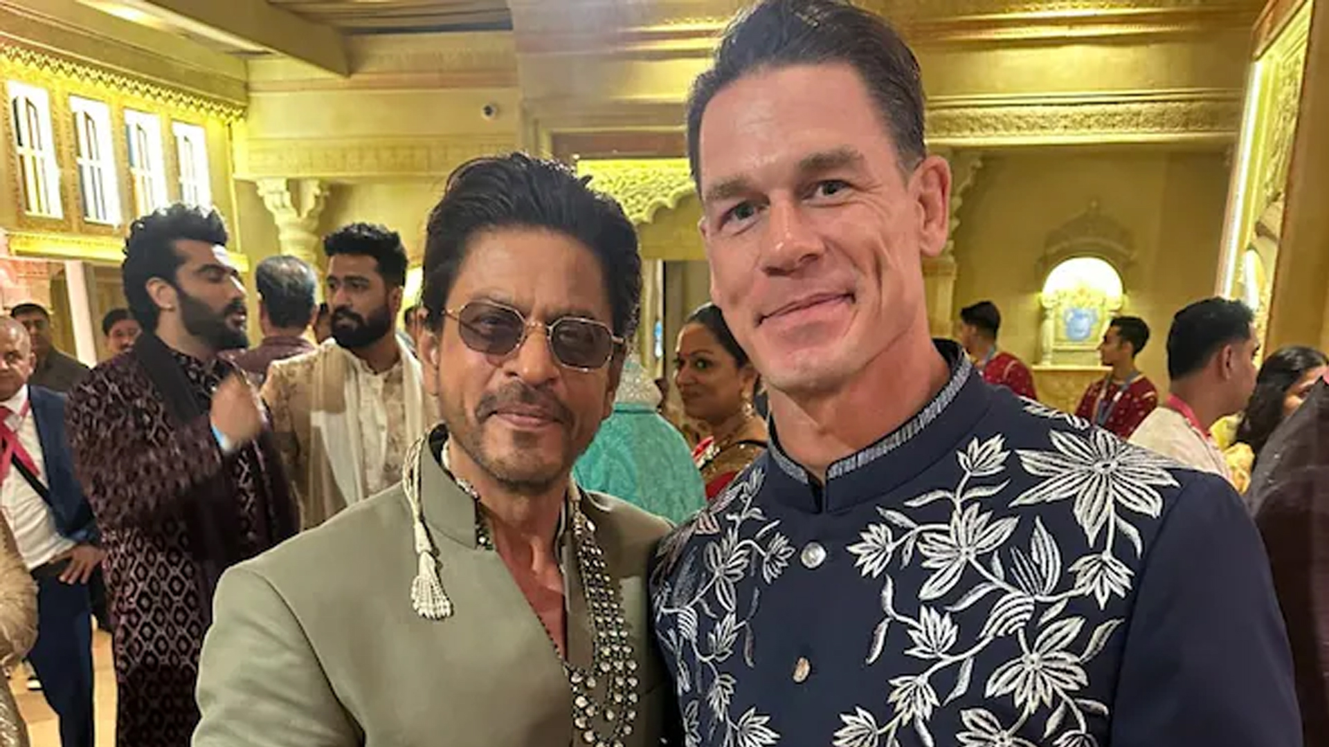 শাহরুখকে প্রশংসা করে যা বললেন হলিউড তারকা জন সিনা