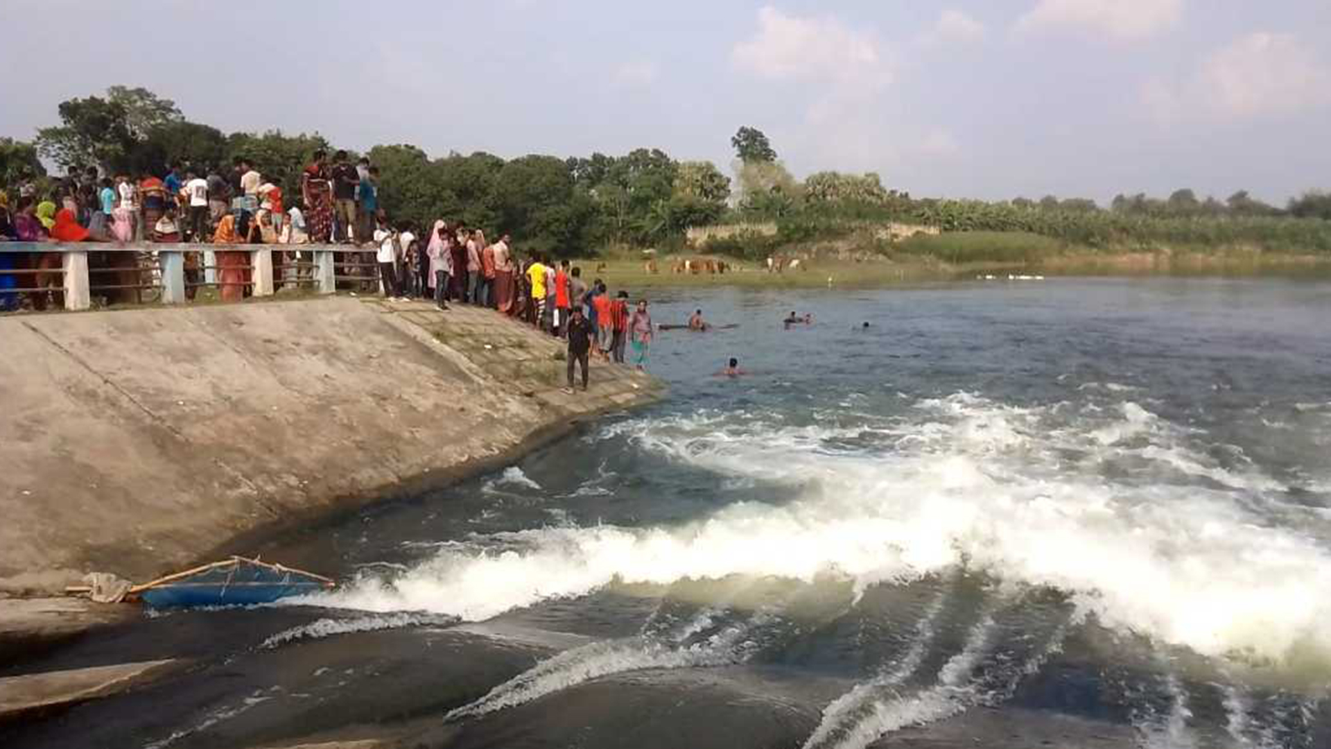 ভৈরব নদে গোসলে নেমে নিখোঁজ ২ চাচাতো ভাই