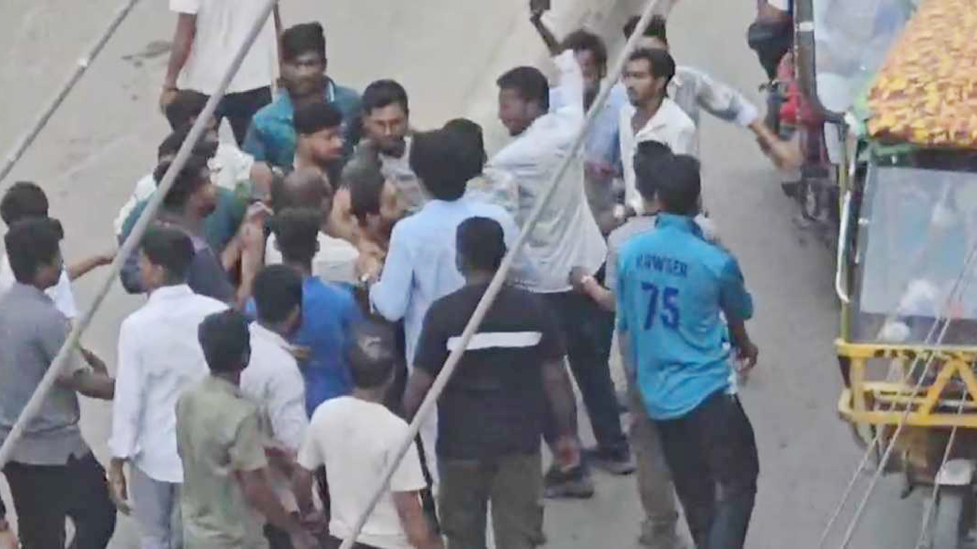 নাসিকের উচ্ছেদ অভিযানে হকারদের হামলা, আহত ৫