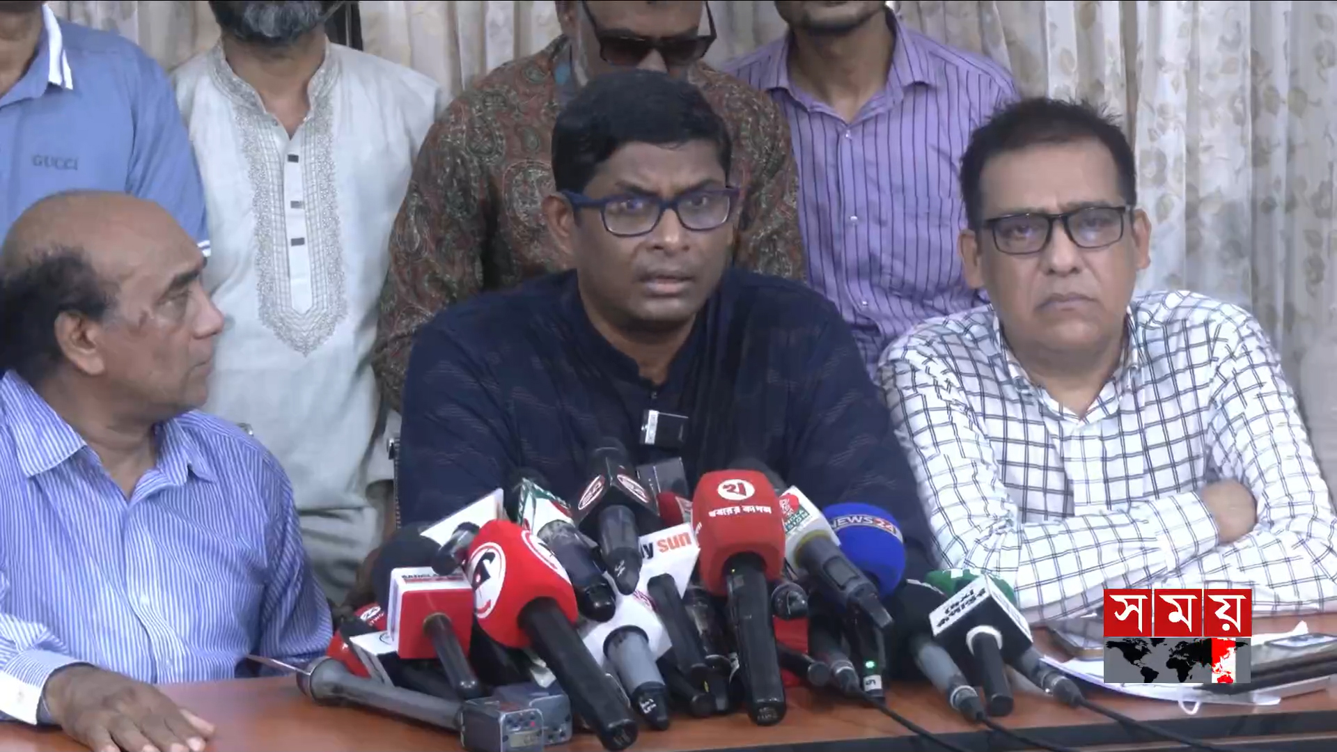 আমাদের অনুমতি ছিল না সত্যি, কিন্তু পুলিশ দায়িত্বহীন আচরণ করেছে: শামীম হায়দার