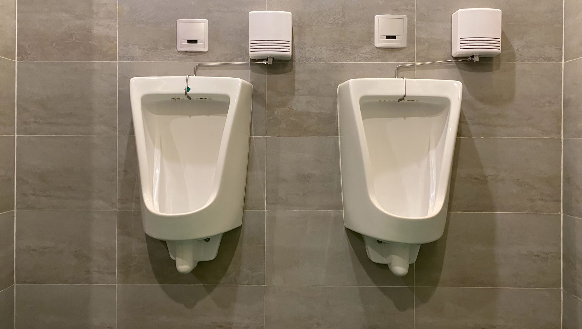 দাঁড়িয়ে প্রস্রাব, কী বলে ইসলাম?