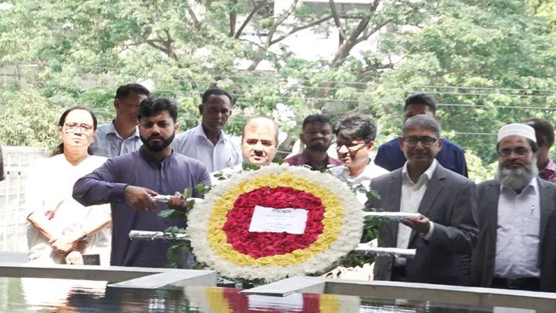 মুক্তিযুদ্ধ জাদুঘর পরিদর্শন করলেন মন্ত্রী-প্রতিমন্ত্রী