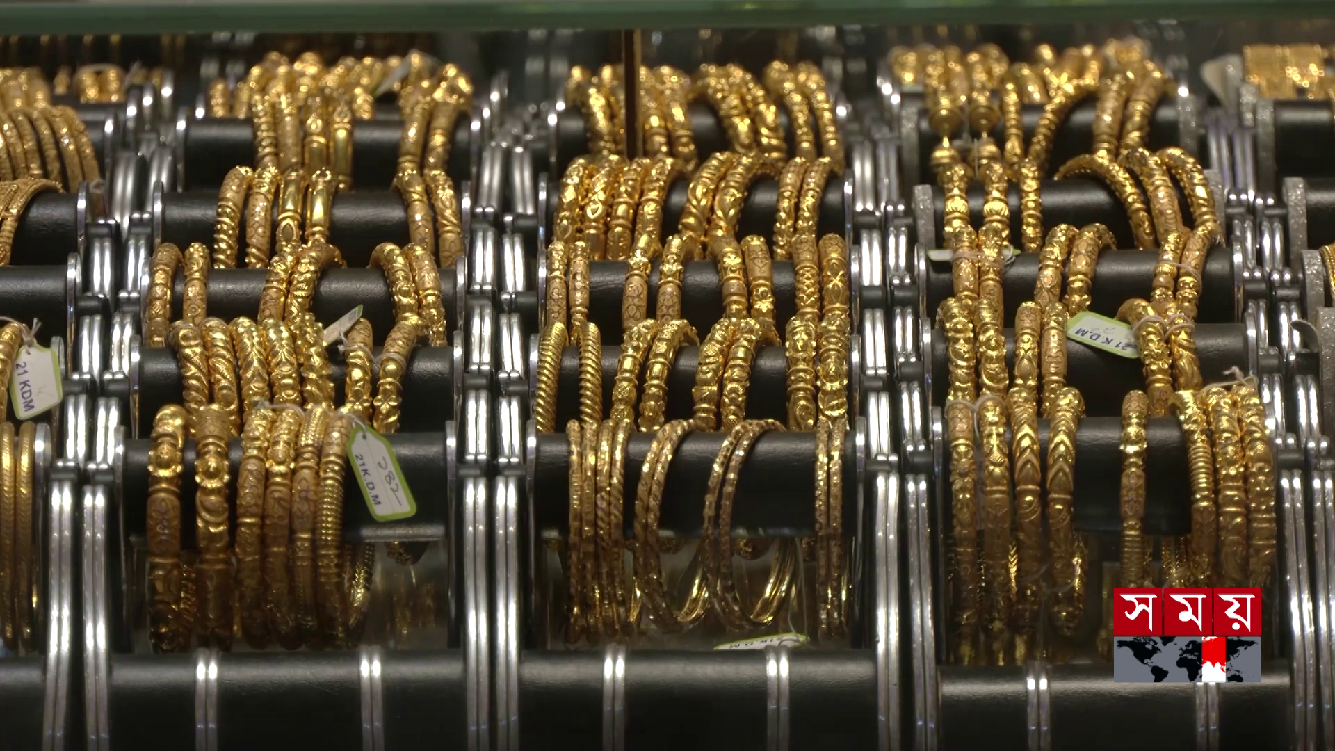 উত্থান-পতনে জানুয়ারিজুড়ে টালমাটাল স্বর্ণের বাজার, এমন অস্থিরতা কেন?