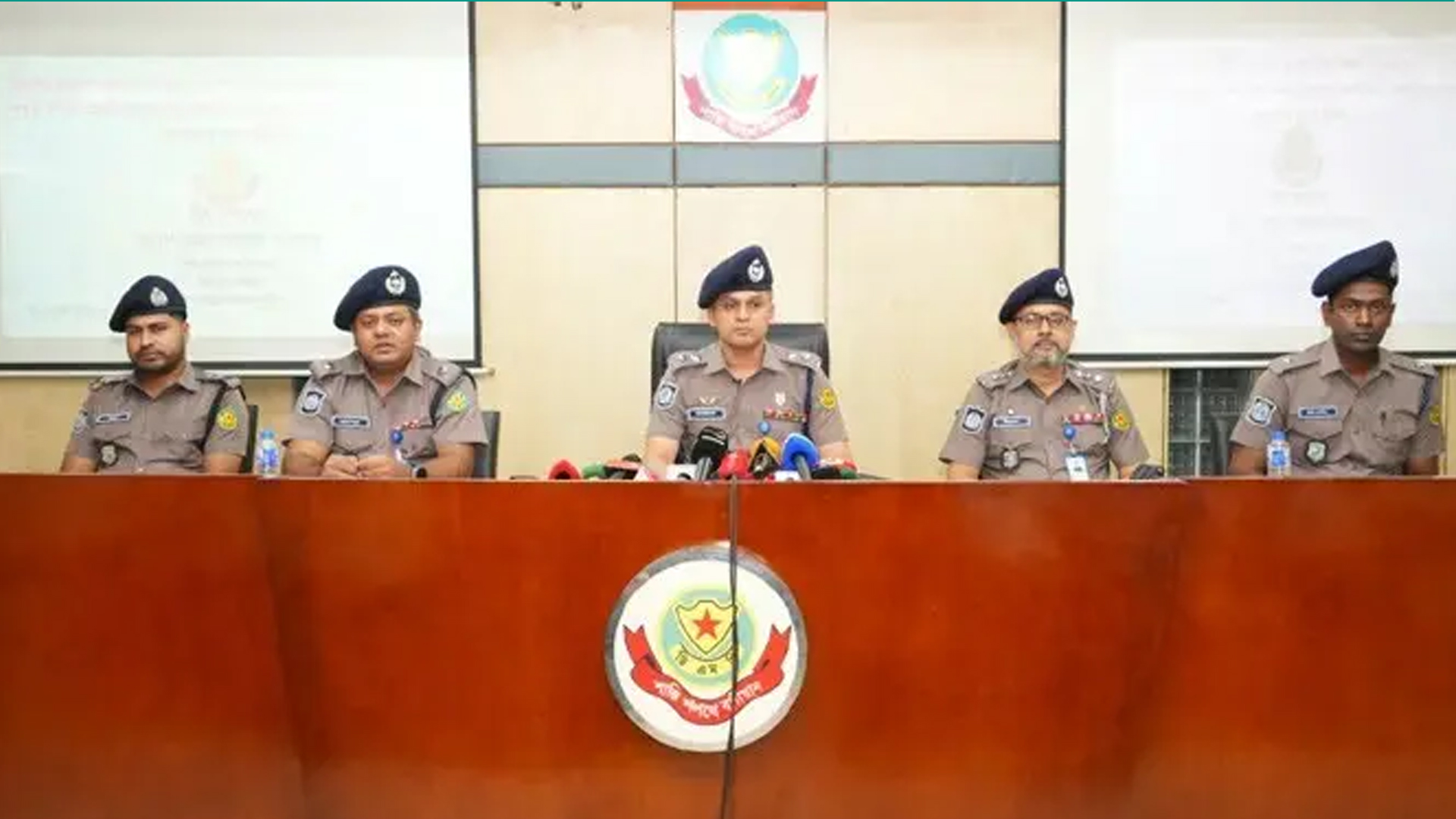 বোরকা পরে শিক্ষা অধিদফতরের স্টোরে আগুন, এখনো ৮৩ ল্যাপটপ উধাও