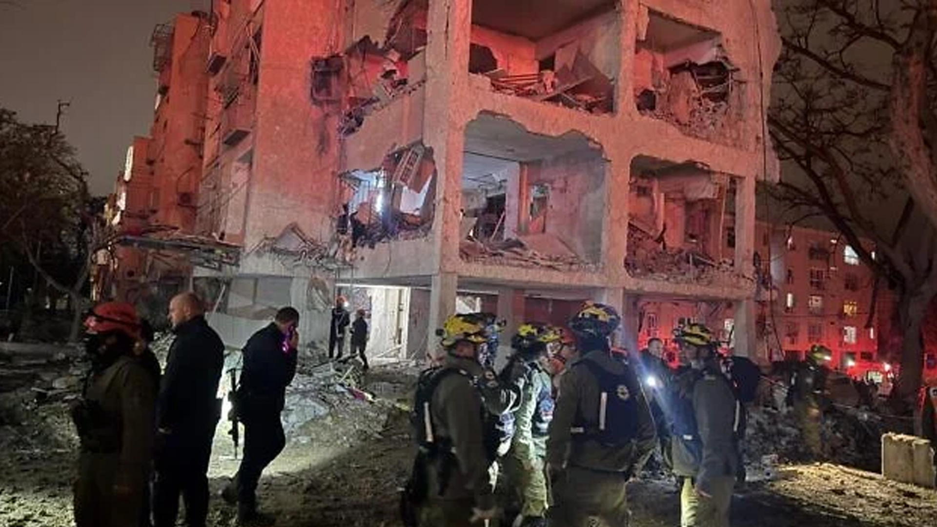 ইসরাইলের পারমাণবিক কেন্দ্রের কাছে আঘাত হানল ইরানি ক্ষেপণাস্ত্র, আহত শতাধিক