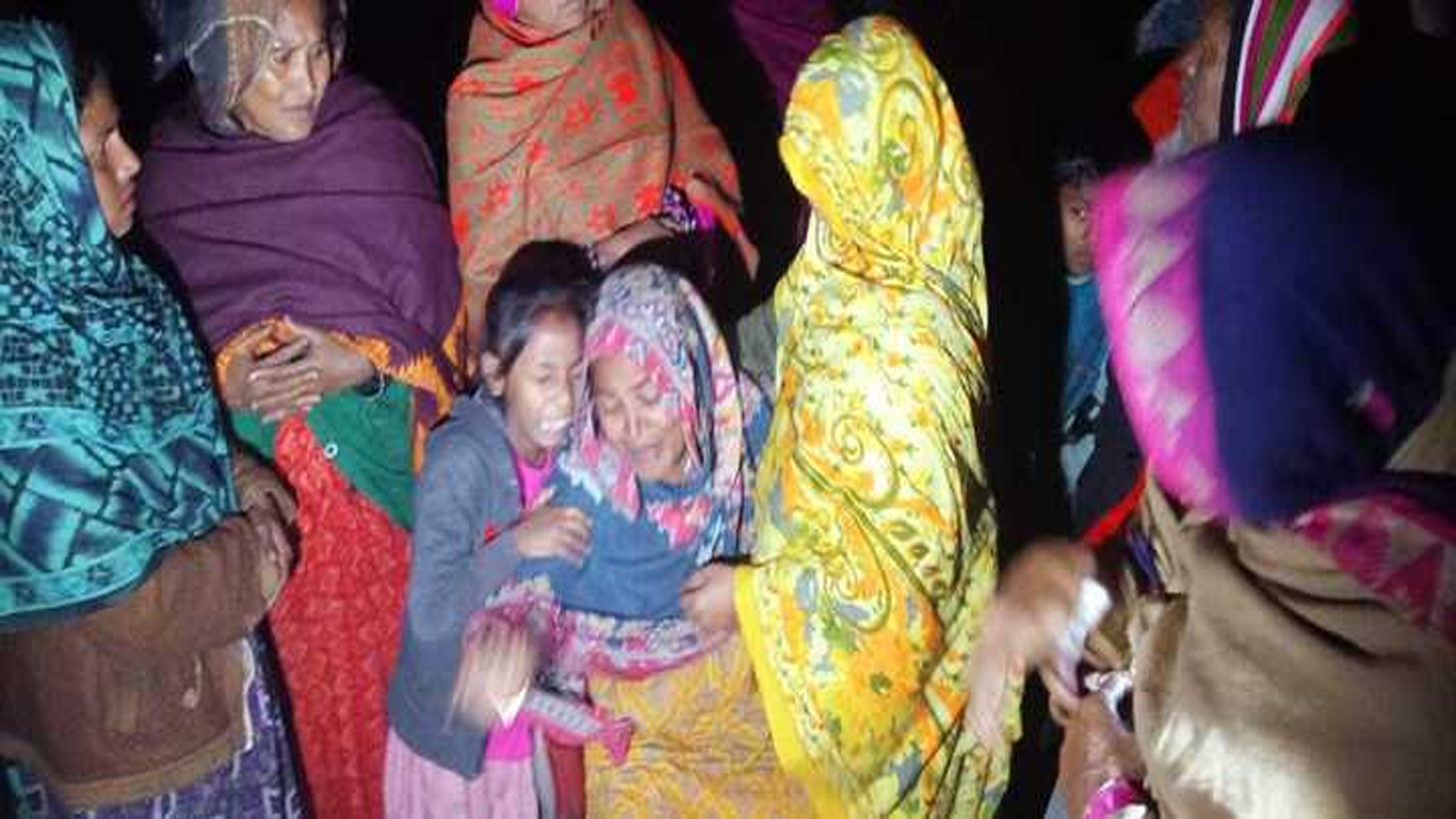 গাইবান্ধায় গাছ চাপা পড়ে দুই বোনের মৃত্যু