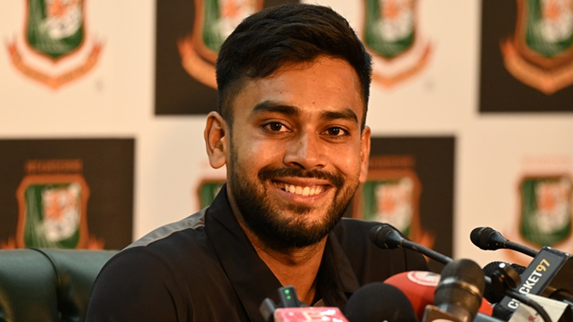 Bir kishi uchun uchta mushuk