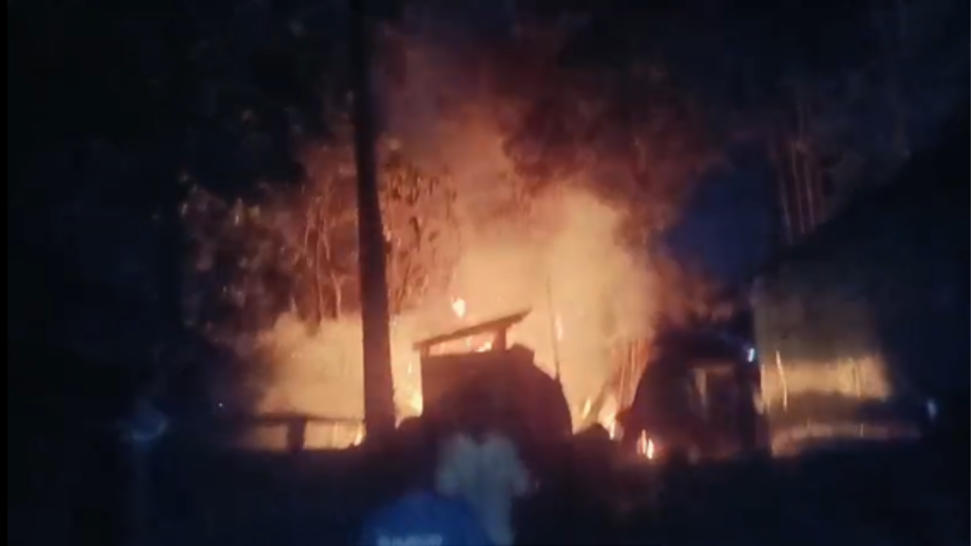 চাঁদা না দেয়ায় সাবেক ছাত্রদল নেতার বাড়িতে অগ্নিসংযোগের অভিযোগ