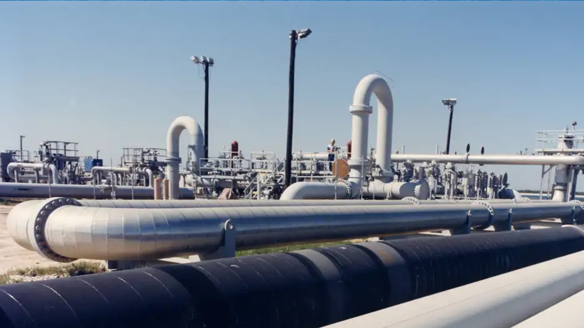 ‘স্ট্রাটেজিক রিজার্ভ’ থেকে বাজারে তেল ছাড়ছে যুক্তরাষ্ট্র