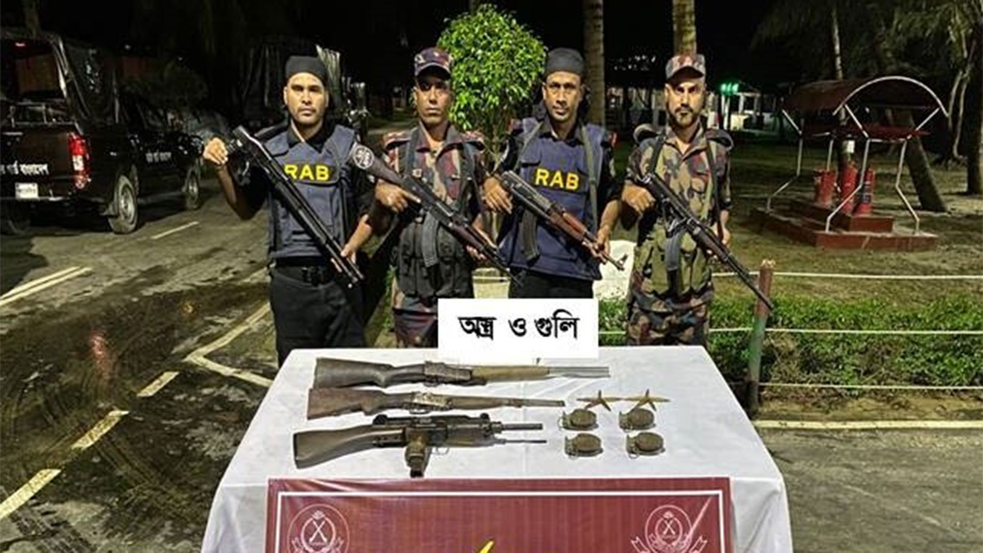 গুলি করে পালালো ডাকাতরা, দেশি-বিদেশি অস্ত্র ও গ্রেনেড উদ্ধার