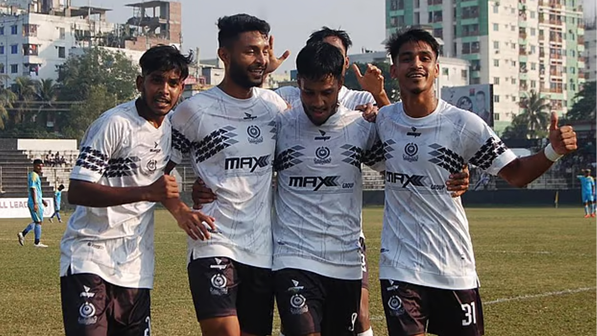 ৫ গোলের রোমাঞ্চকর ম্যাচে আবাহনীকে হারাল মোহামেডান