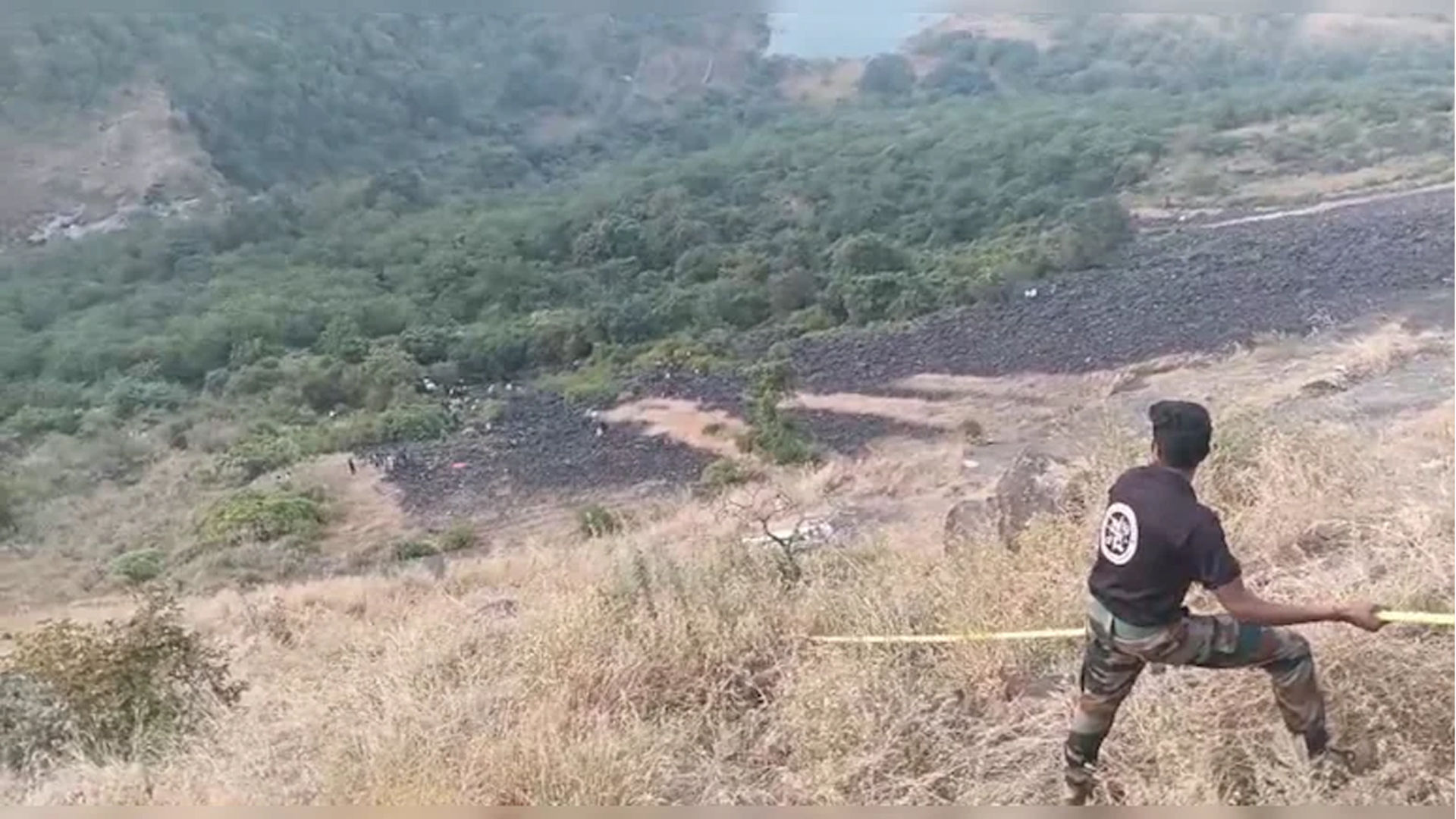 রাস্তা থেকে ছিটকে ৬০০ ফুট খাদে গাড়ি, নিহত ৬