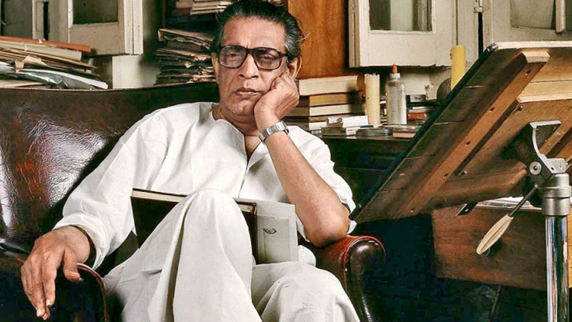 অস্কার জয়ের ২৪ দিন পর মারা যান সত্যজিৎ রায়