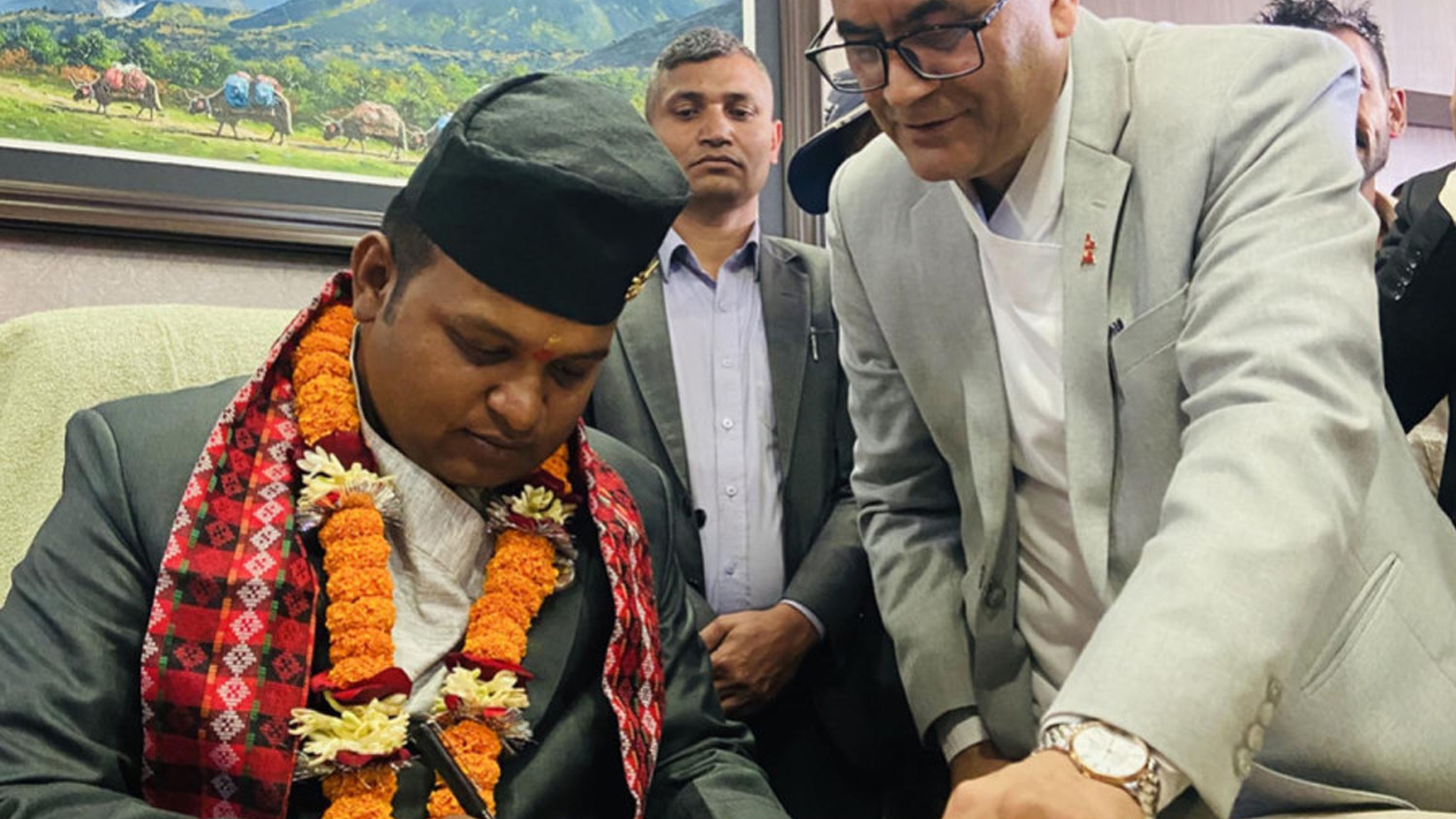 স্ত্রীর কারণে চাকরি গেল নেপালের শ্রমমন্ত্রীর