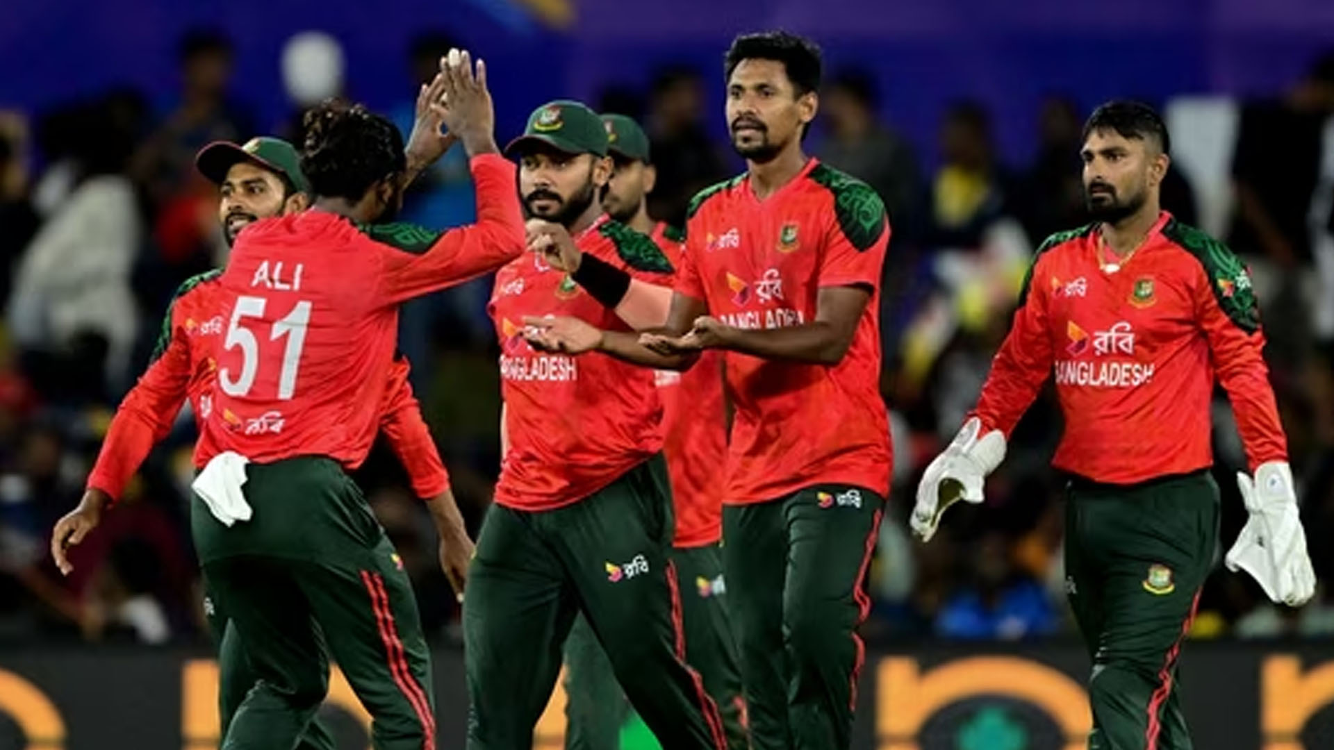 মোস্তাফিজের রেকর্ডের দিনে ১১০ রানেই গুটিয়ে গেল পাকিস্তান