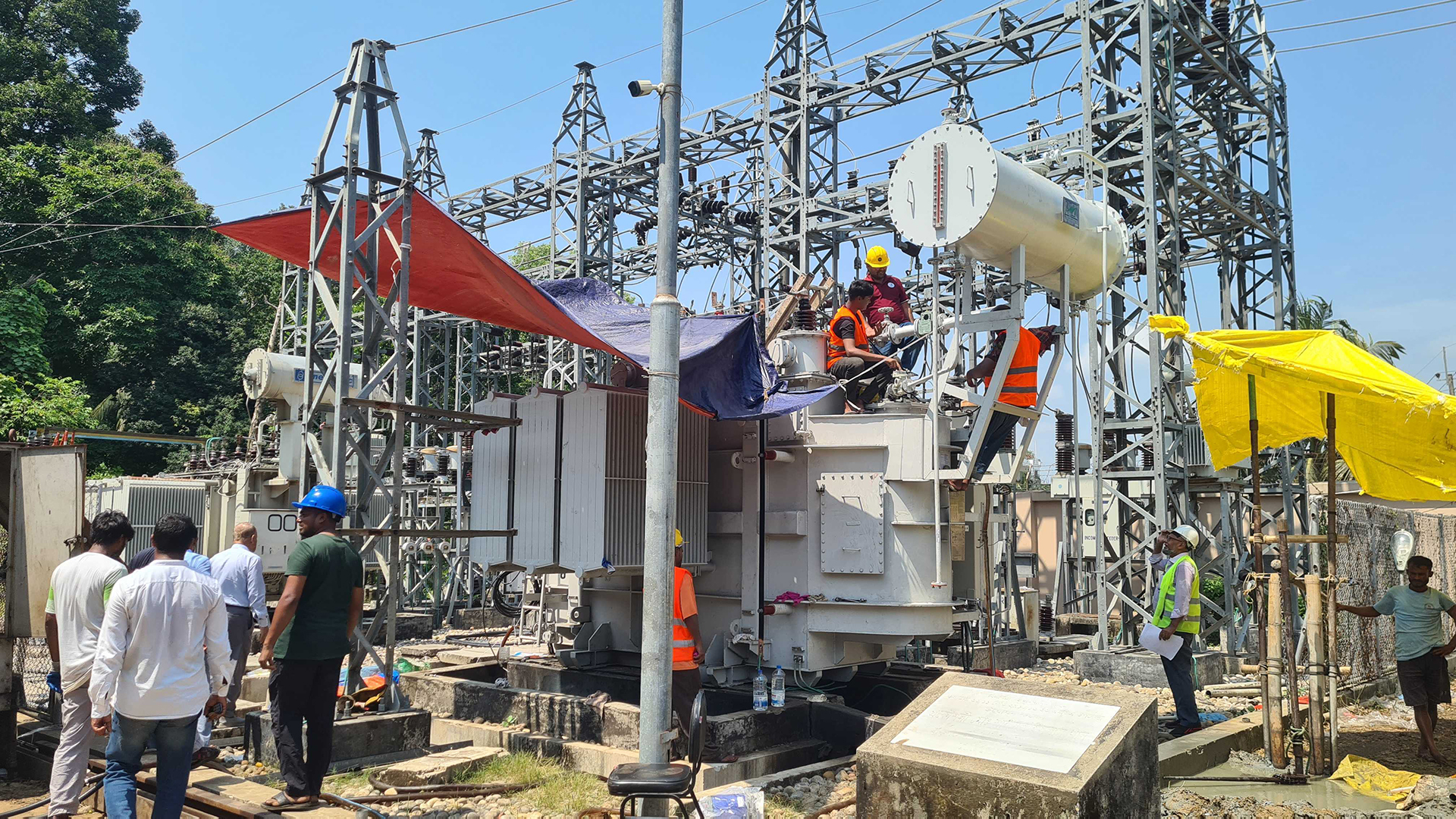 ভয়াবহ লোডশেডিং, তীব্র গরমে বাধ্য হয়ে কক্সবাজার ছা...