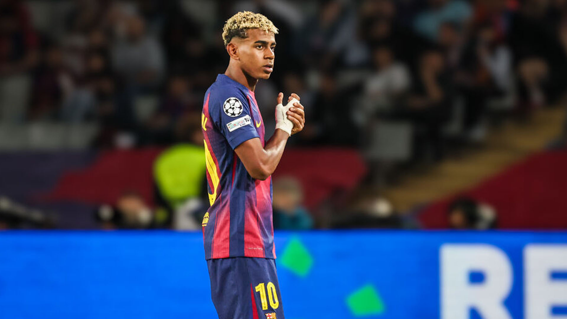 ফ্রিতে অটোগ্রাফ দেয়া বন্ধ করছেন ইয়ামাল!