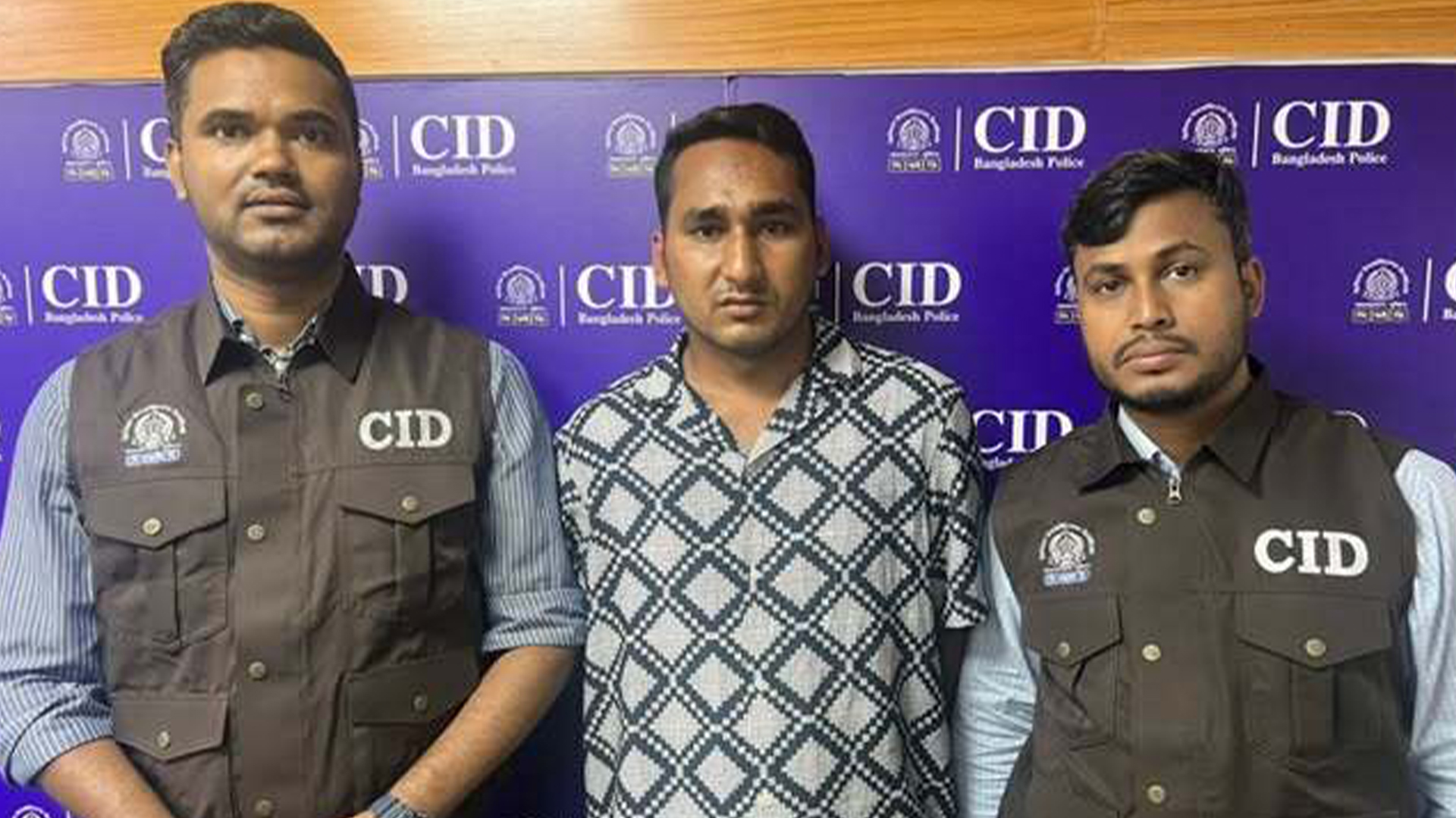 সিআইডির এসআই পরিচয়ে প্রতারণার অভিযোগে যুবক গ্রেফতার