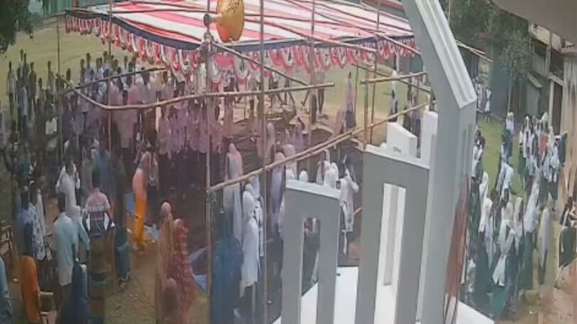 এসএসসি পরীক্ষার্থীদের বিদায় অনুষ্ঠানে দাওয়াত না দেয়ায় বিদ্যালয়ে তালা!