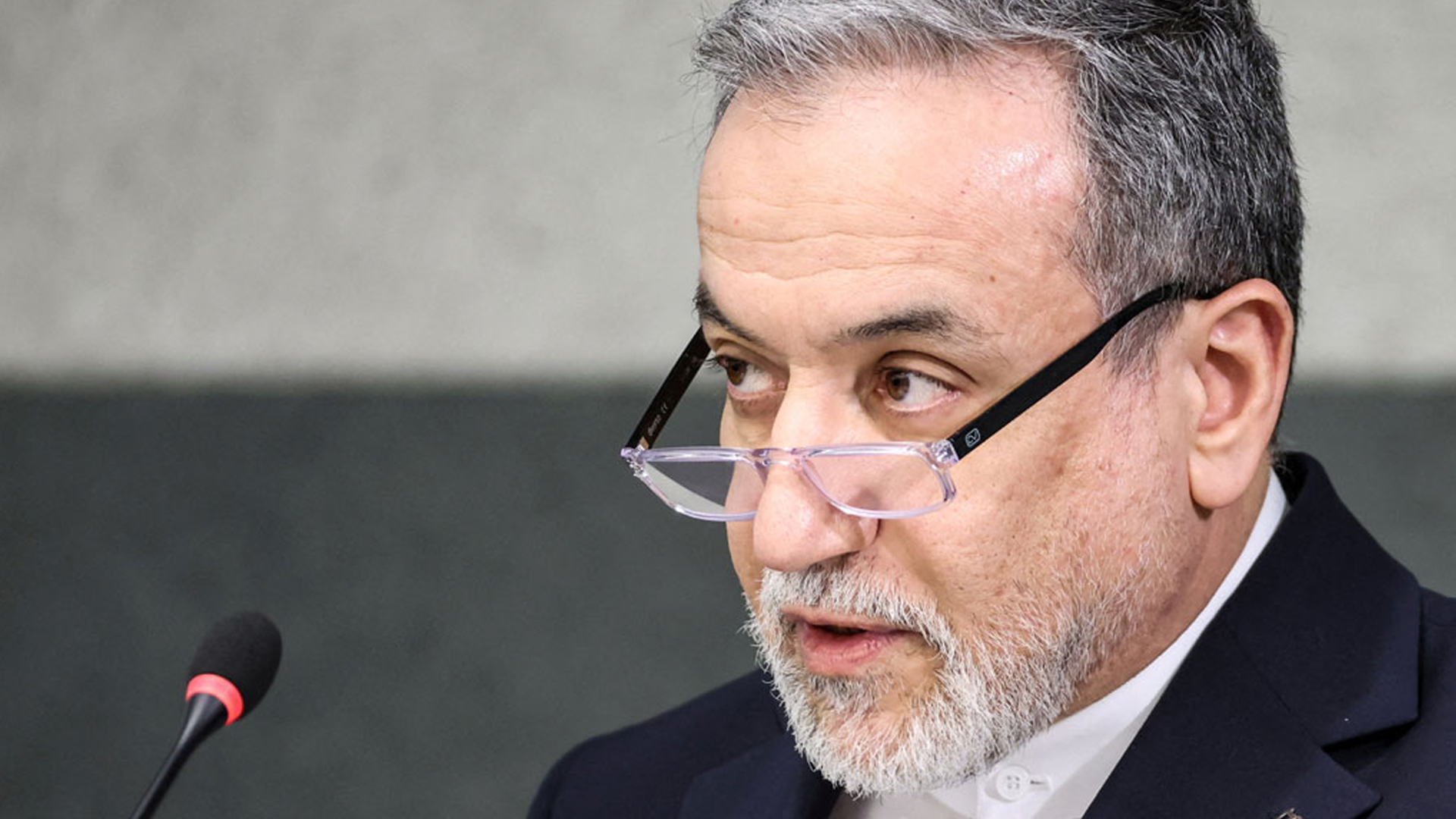 উপসাগরীয় শহরগুলোতে হামলার দায় সম্পূর্ণ আমেরিকার: ইরানের পররাষ্ট্রমন্ত্রী