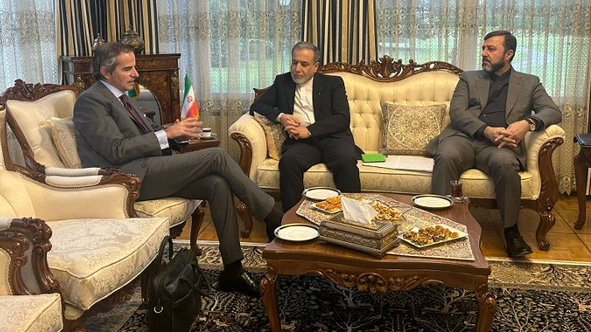 পরমাণু ইস্যুতে আজ জেনেভায় বসছে যুক্তরাষ্ট্র-ইরান, ‘পরোক্ষভাবে’ যুক্ত থাকবেন ট্রাম্প