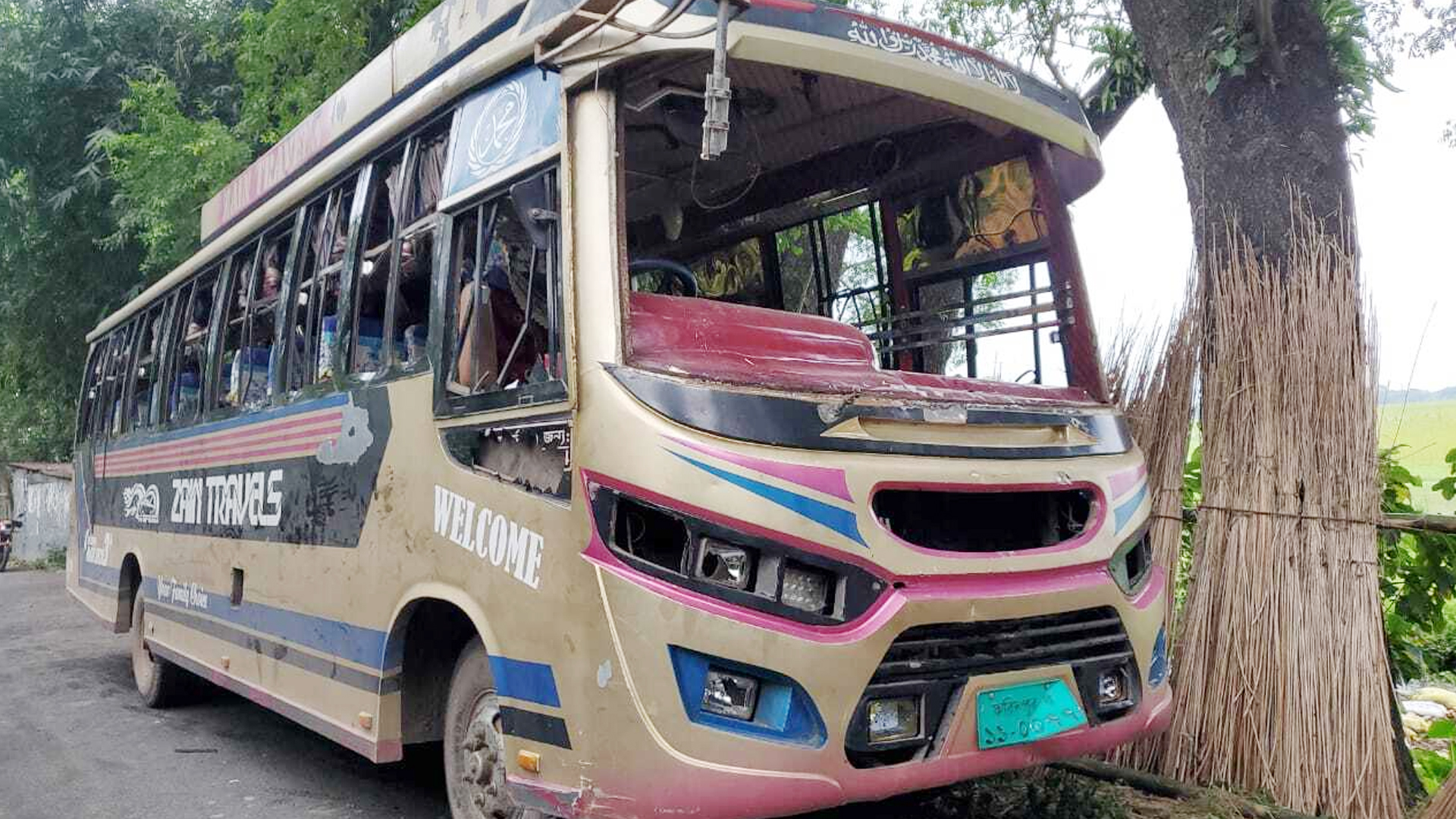 ফরিদপুরে বাসচাপায় গৃহবধূ নিহত, বিক্ষুব্ধ জনতার ভাঙচুর