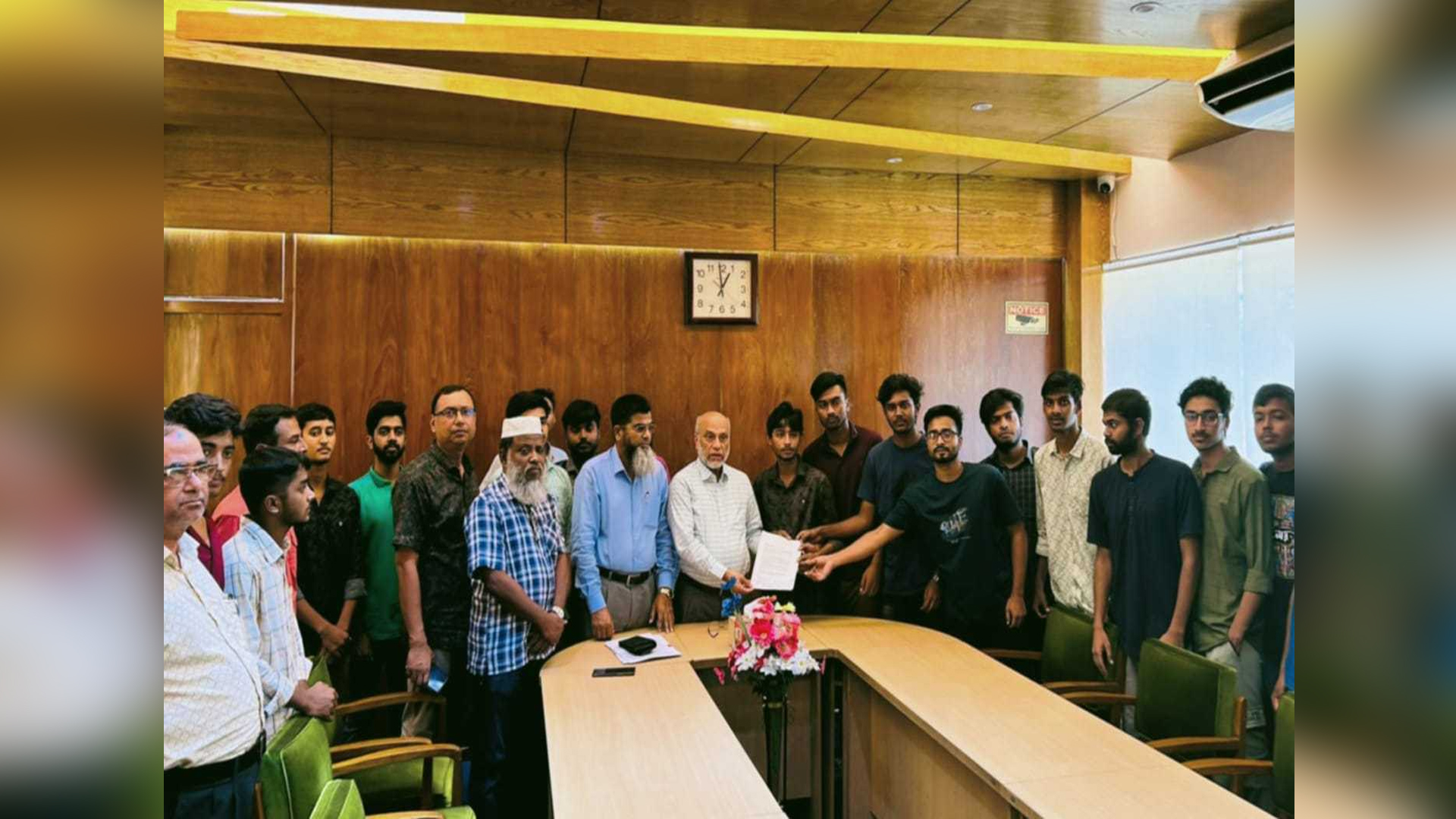বাকসুর পূর্ণাঙ্গ তফসিল ঘোষণার দাবিতে উপাচার্যের কাছে স্মারকলিপি
