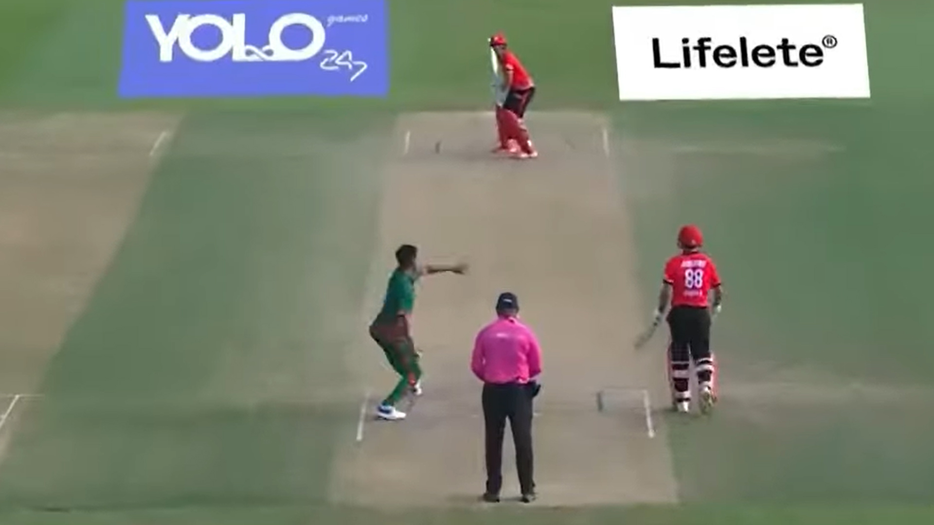 শেষ ওভারে ৫ ছক্কা খেয়ে দলকে ডোবালেন আকবর আলী