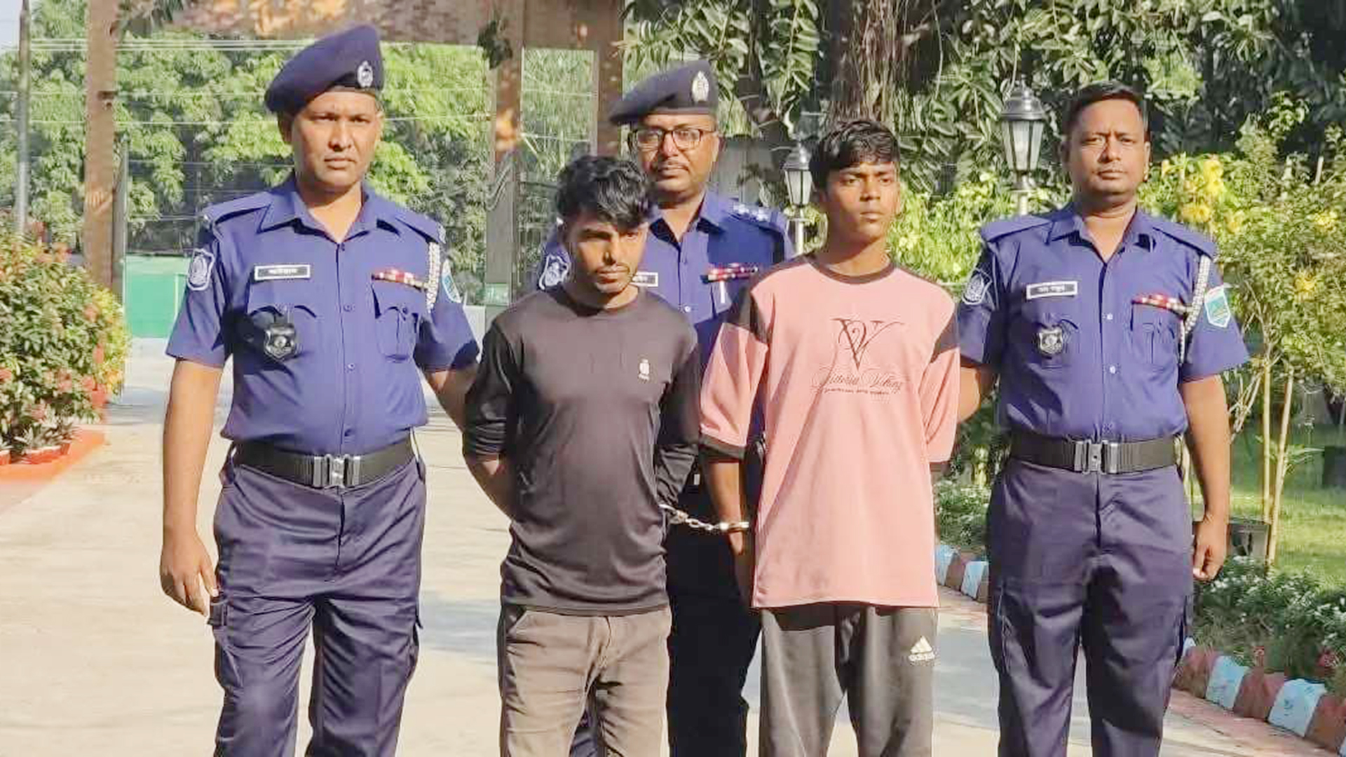 ইজিবাইক ছিনতাইয়ের পর চালক হত্যায় ২ যুবক গ্রেফতার