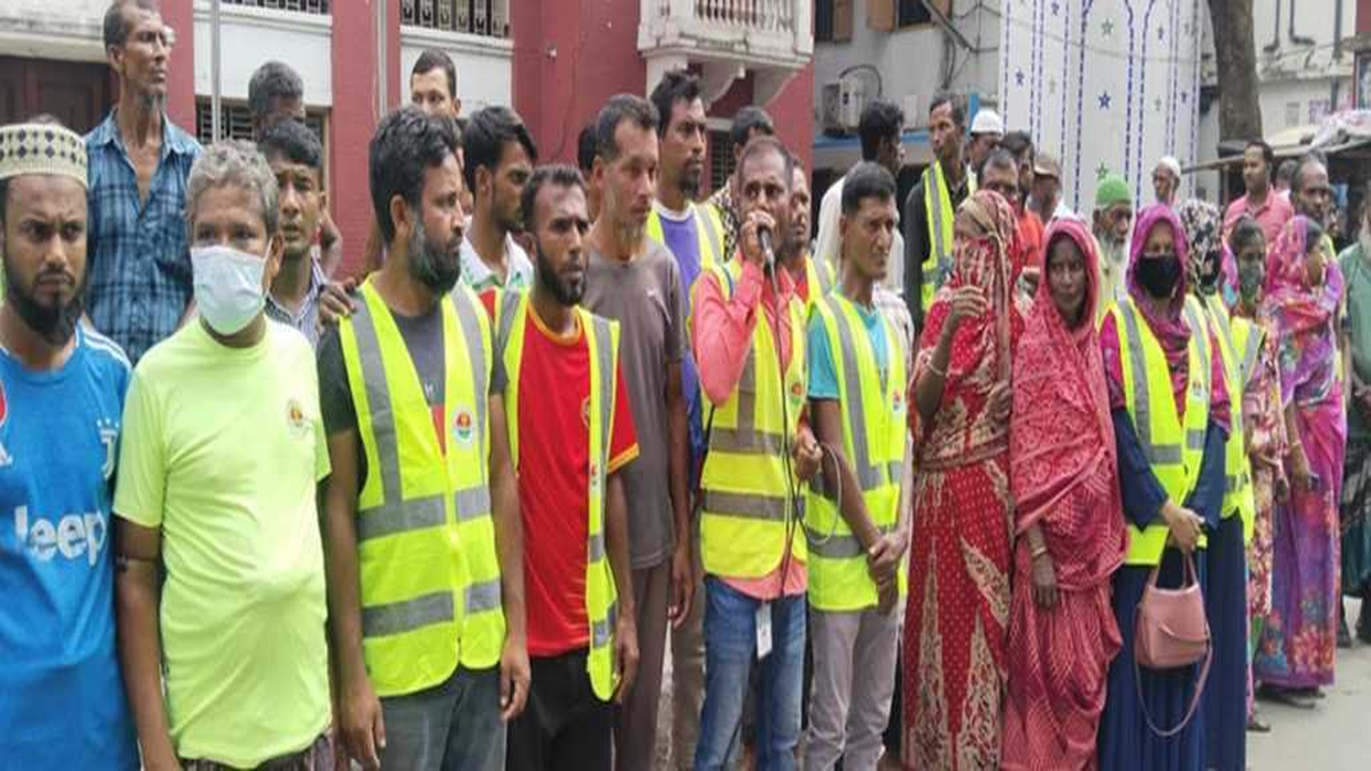 বিসিসির পরিচ্ছন্নতাকর্মীদের বিক্ষোভ, দাবি না মানলে কর্মবিরতির হুঁশিয়ারি