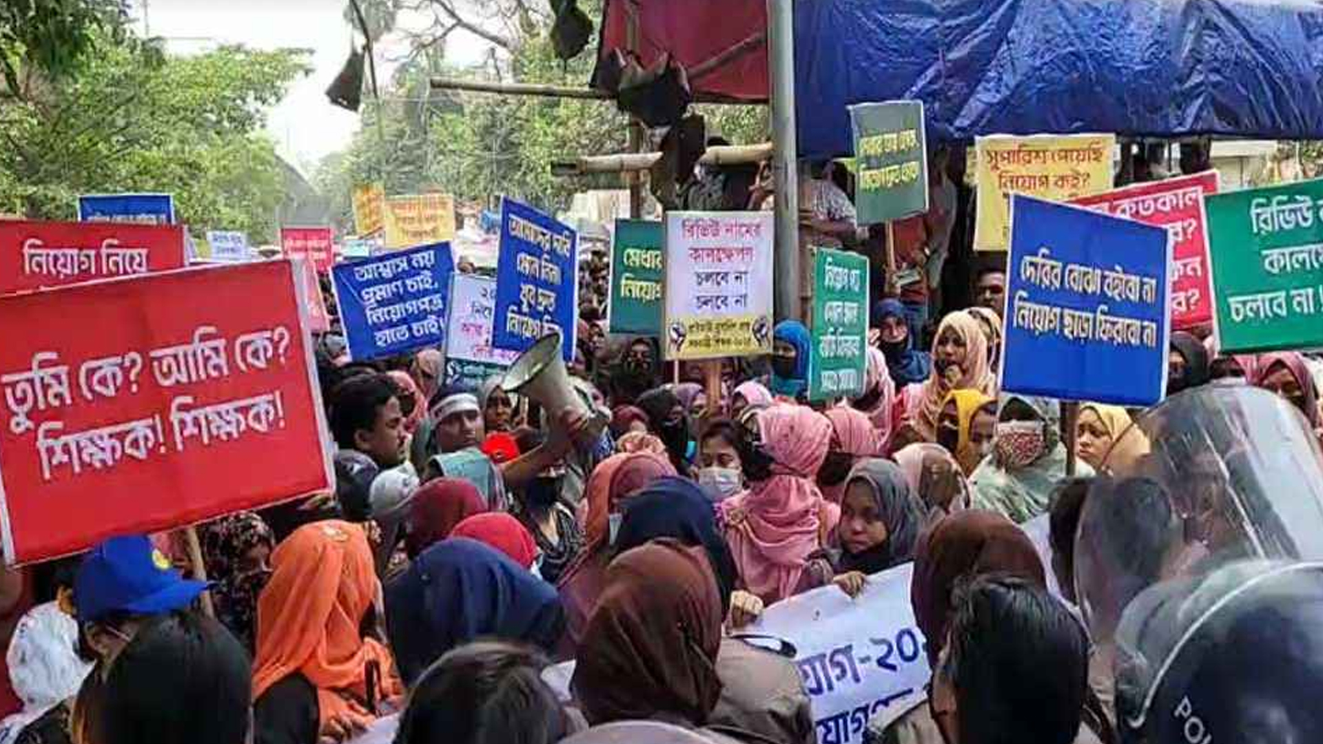 প্রাথমিকে নিয়োগ: শাহবাগে লাগাতার অবস্থান কর্মসূচিতে সুপারিশপ্রাপ্তরা