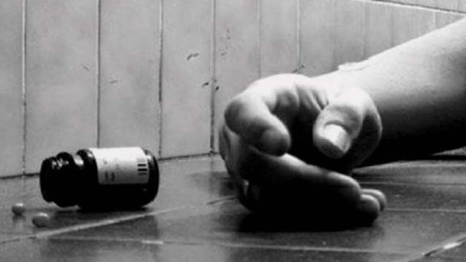 স্বামীকে ভিডিও কলে রেখে কীটনাশক পান করা সেই গৃহবধূর মৃত্যু