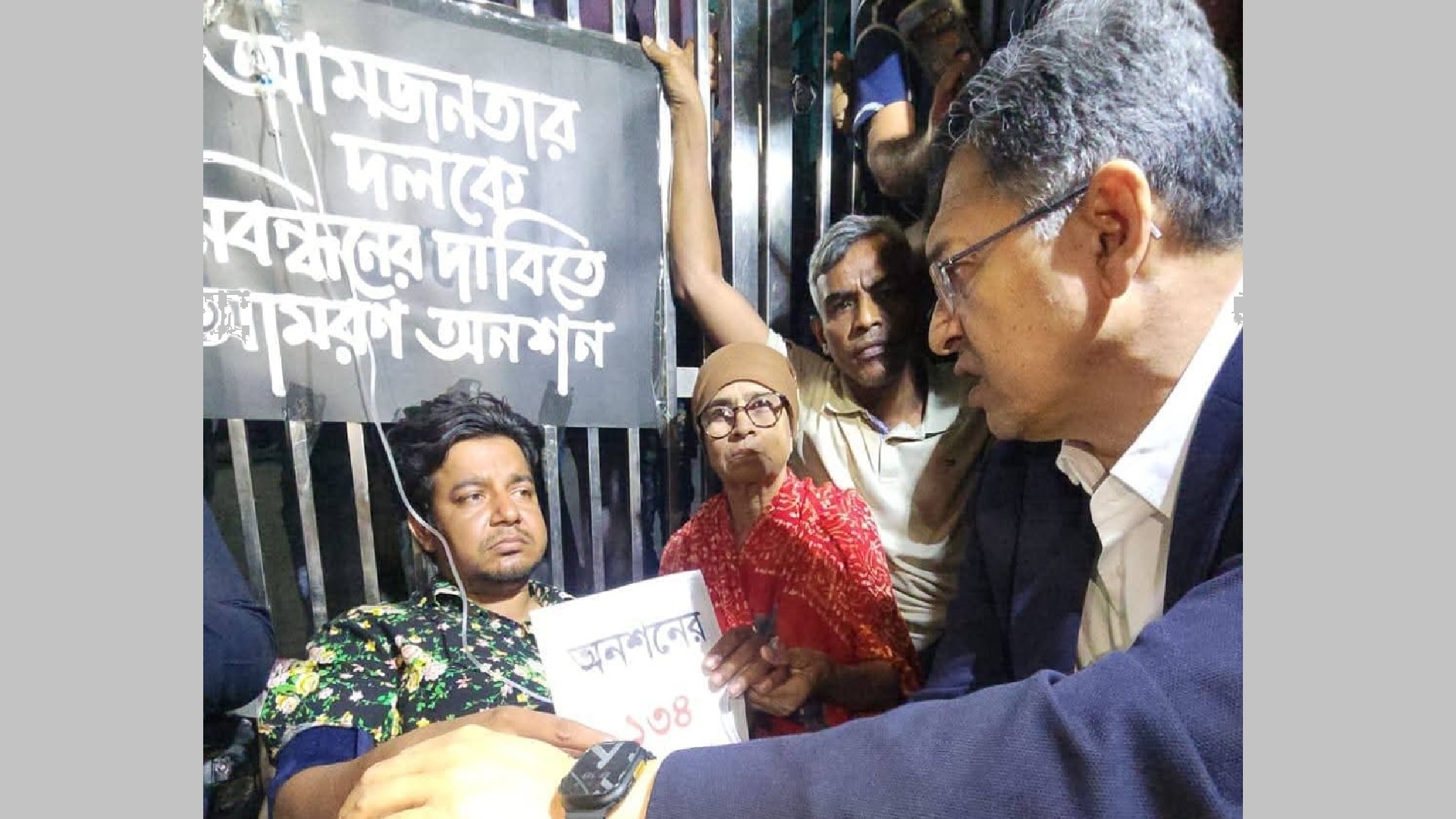 সালাহউদ্দিন আহমদের অনুরোধে অনশন ভাঙলেন তারেক