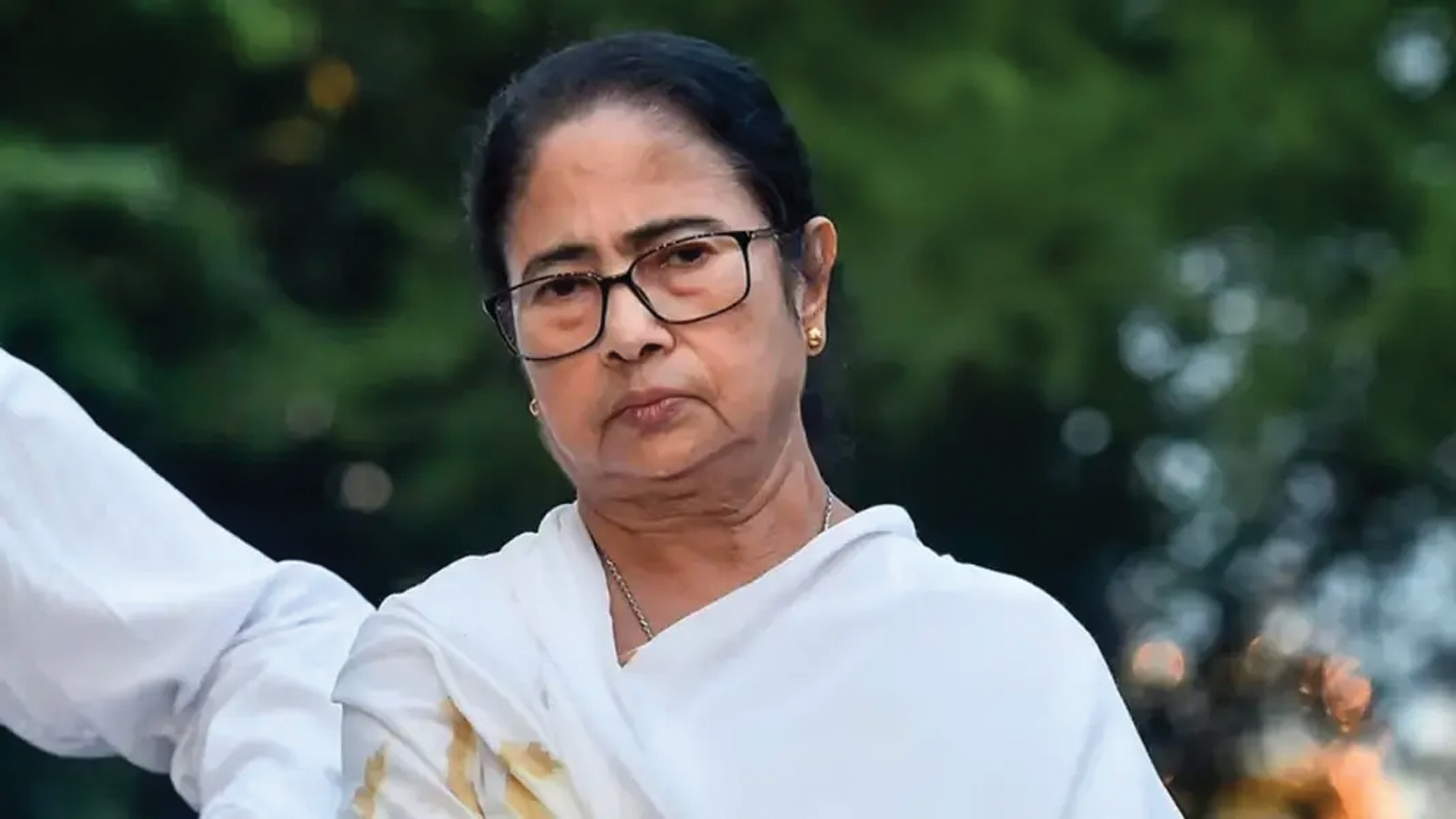 মমতার বাসায় সিআইডির অভিযান