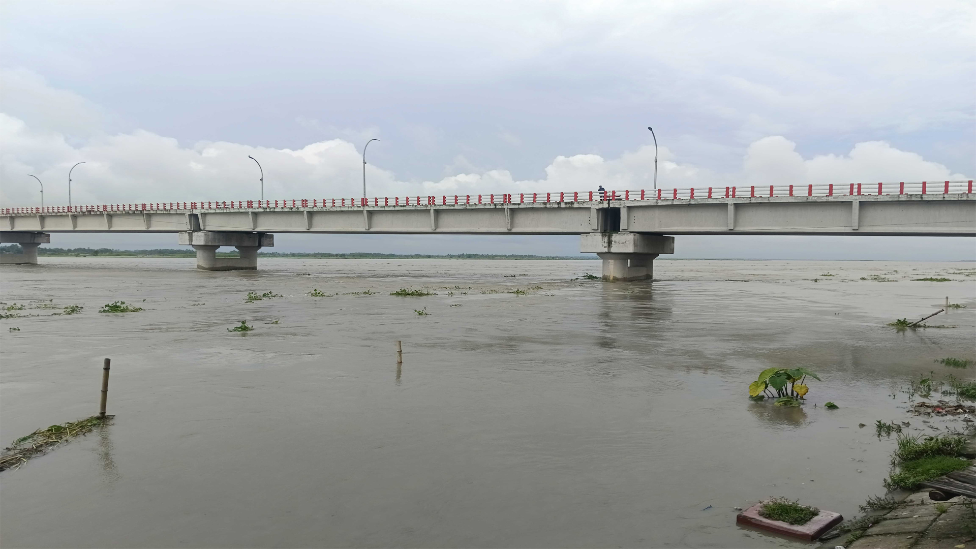 বিপৎসীমার ওপরে তিস্তার পানি: নিম্নাঞ্চল প্লাবিত