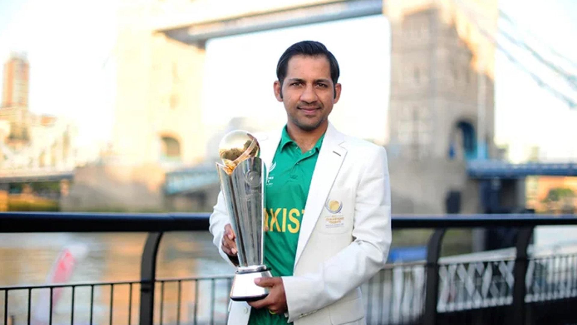 অবসরের ঘোষণা দিলেন পাকিস্তানকে চ্যাম্পিয়ন্স ট্রফি জেতানো সরফরাজ