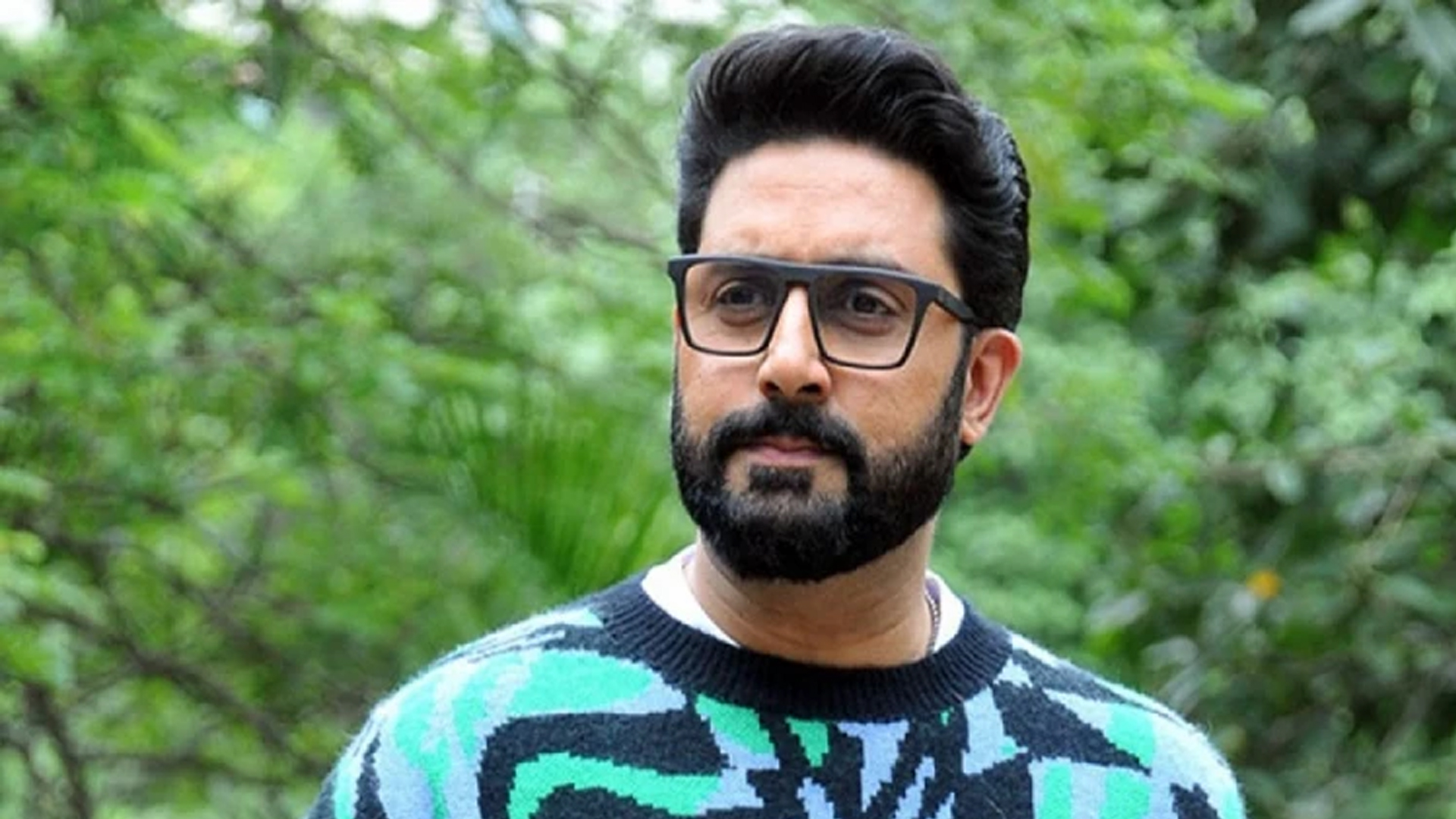 Jinsiy aloqa va sozlash Porno video: Keksa biznesmen yosh sargish ayolni sikadi