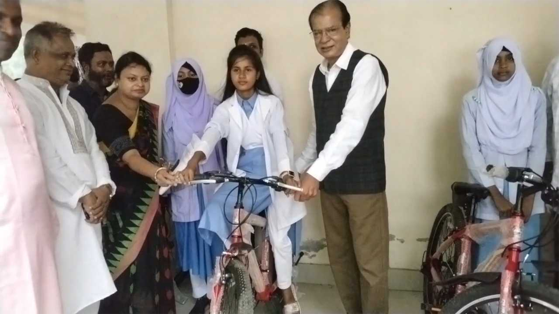 মেয়েদের শিক্ষা নিশ্চিত করতে কাজ করছে সরকার: ত্রাণমন্ত্রী