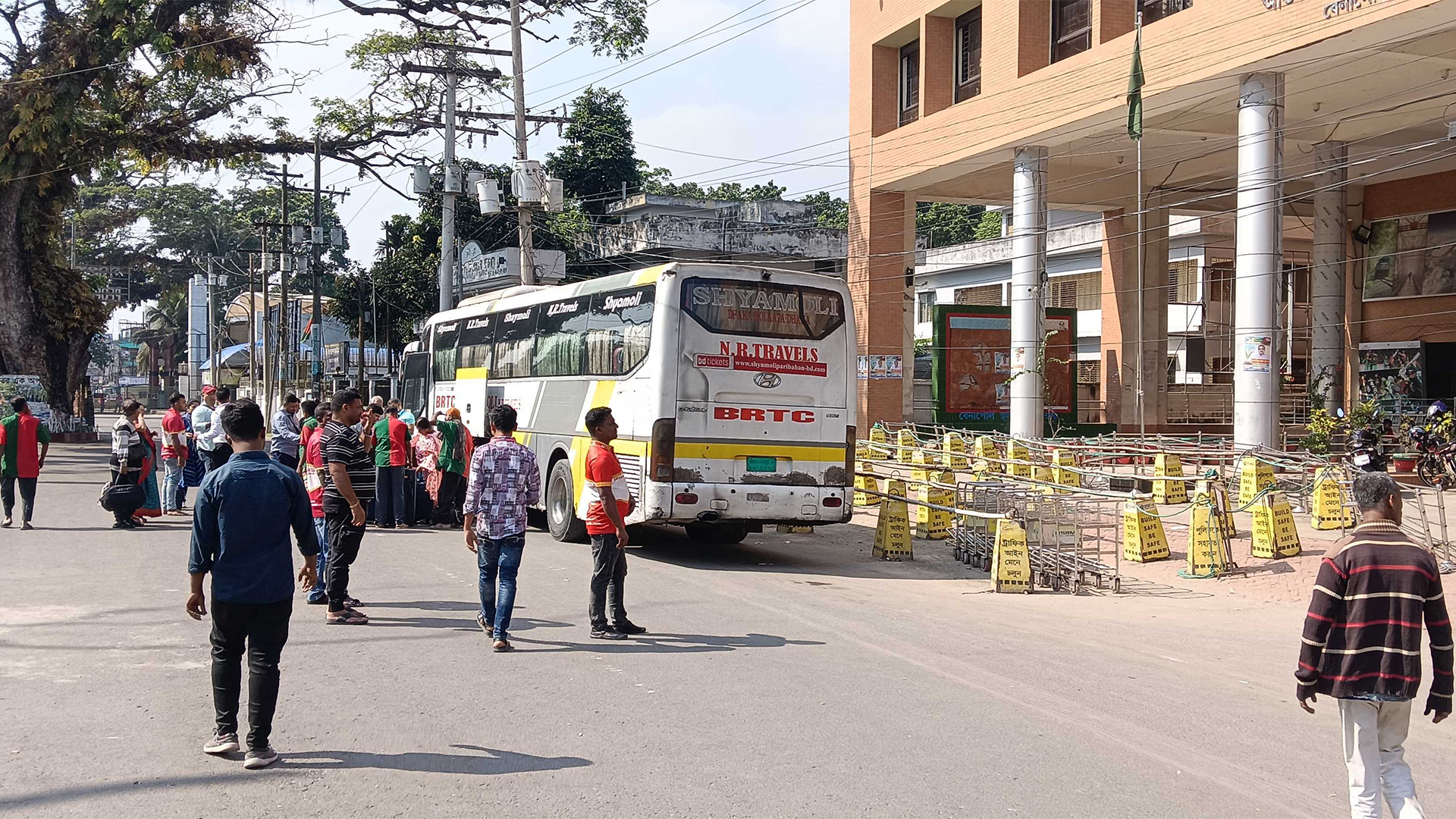 ভারত থেকে মুক্তি পেয়ে ফিরছেন পাচার হওয়া ৩০ নারী-পুরুষ