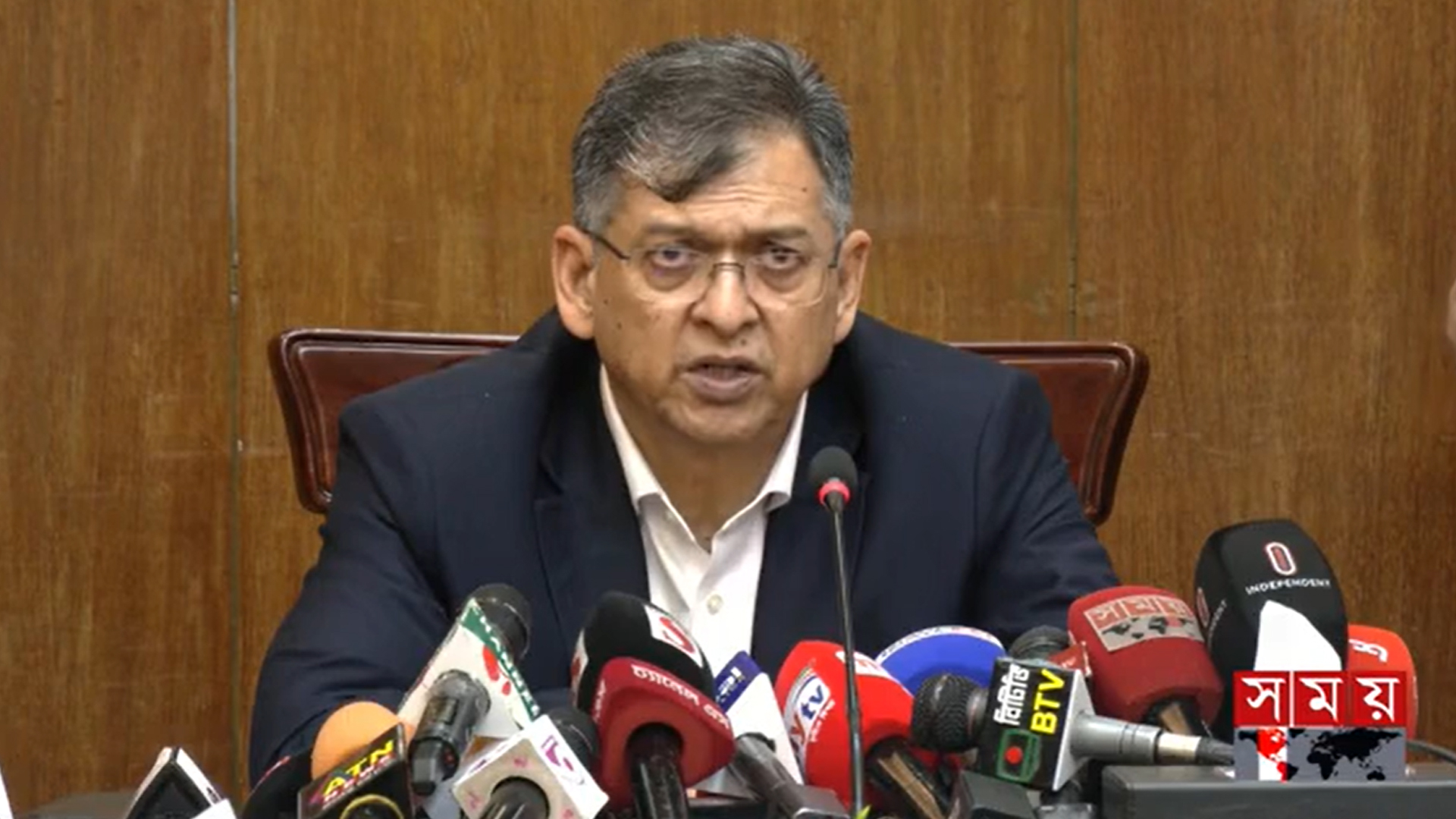 পুলিশের পোশাক পরিবর্তন নিয়ে যে বার্তা দিলেন স্বরাষ্ট্রমন্ত্রী