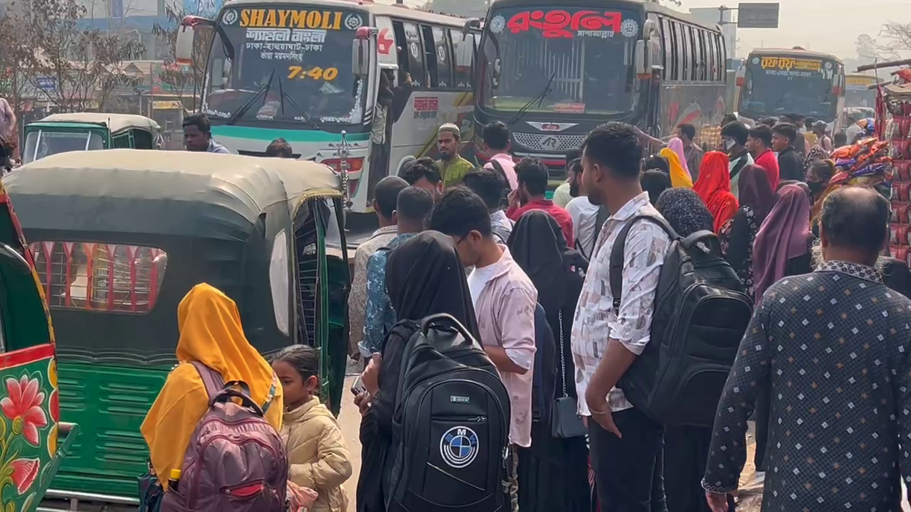 ভোটযাত্রা: বাড়ির পথে মানুষ, পরিবহন সংকট ও যানজটে ভোগান্তি