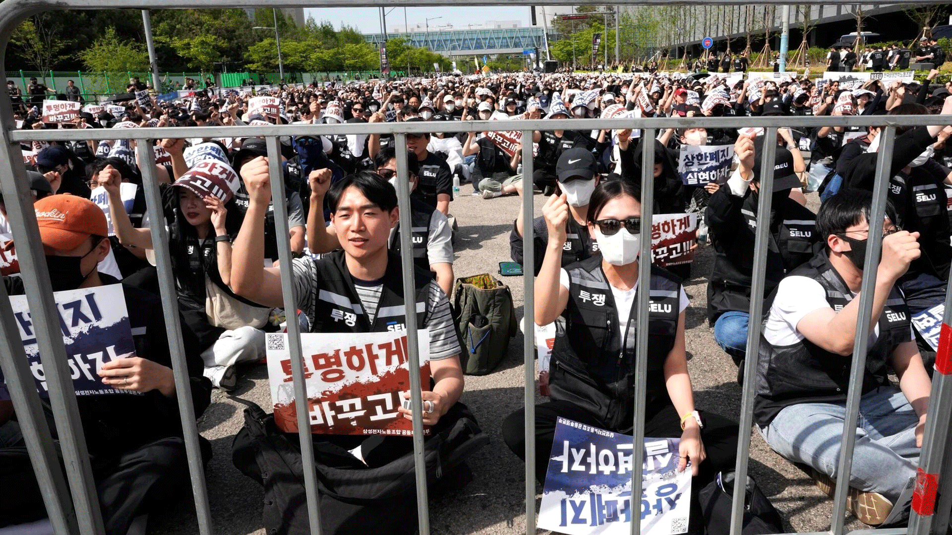 বেতন বৈষম্যের প্রতিবাদে সিউলে স্যামসাং শ্রমিকদের বিশাল বিক্ষোভ