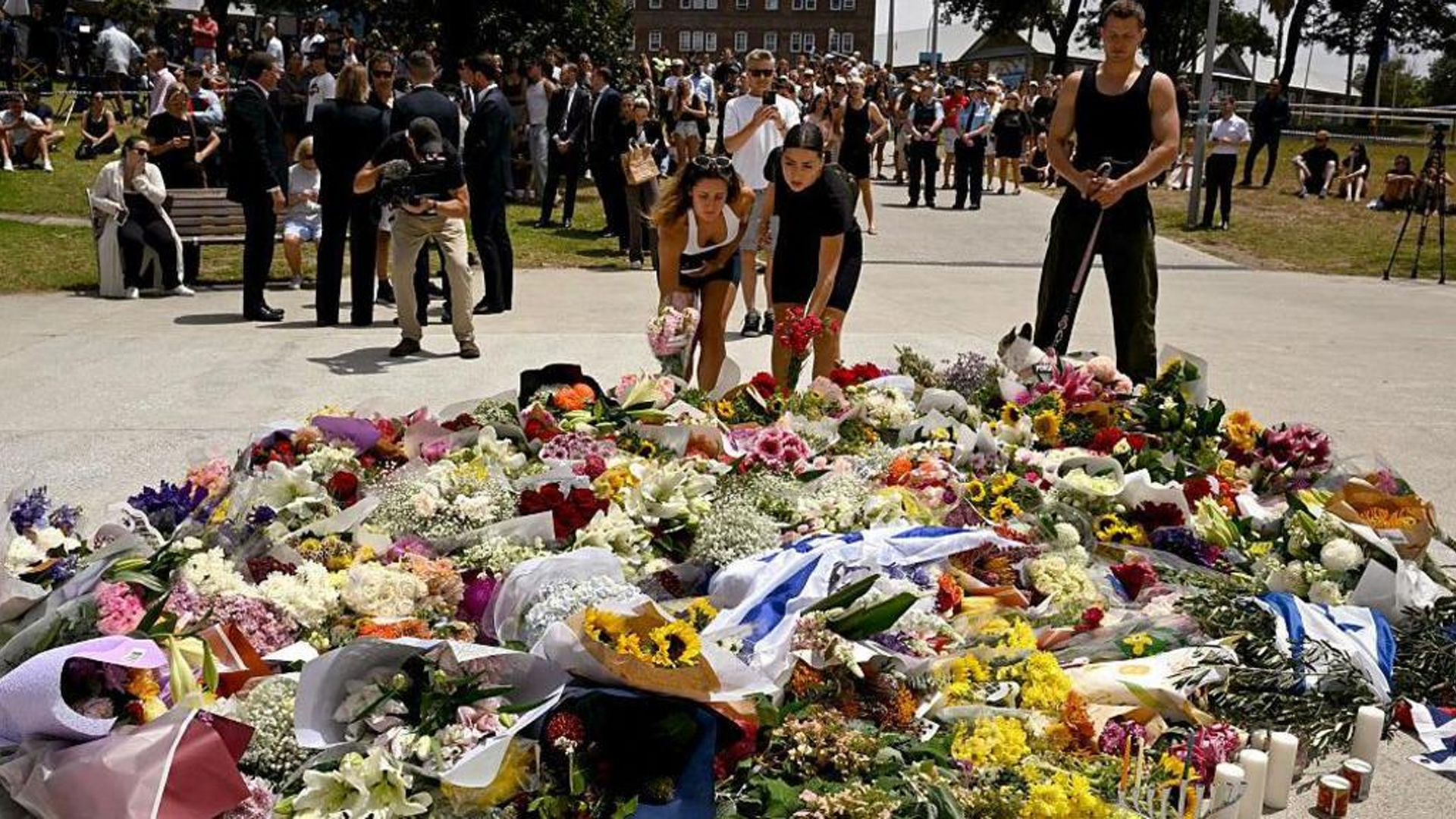 সিডনিতে ইহুদি উৎসবে সন্ত্রাসী হামলা, বিশ্বনেতাদের নিন্দার ঝড়