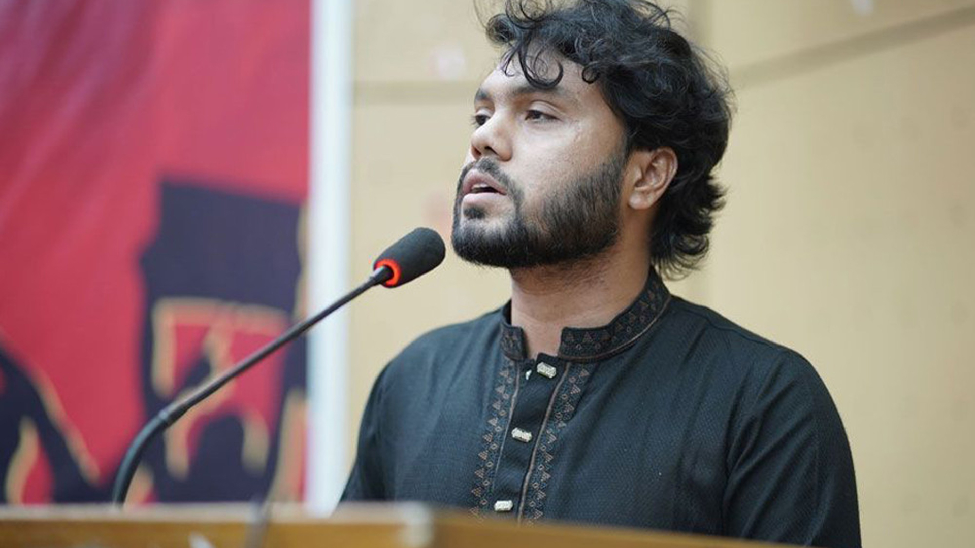 হাদিকে হত্যাচেষ্টা: ফয়সালের স্বাক্ষরিত বিপুল পরিমাণ চেকবইসহ তিনজনকে পুলিশে হস্তান্তর