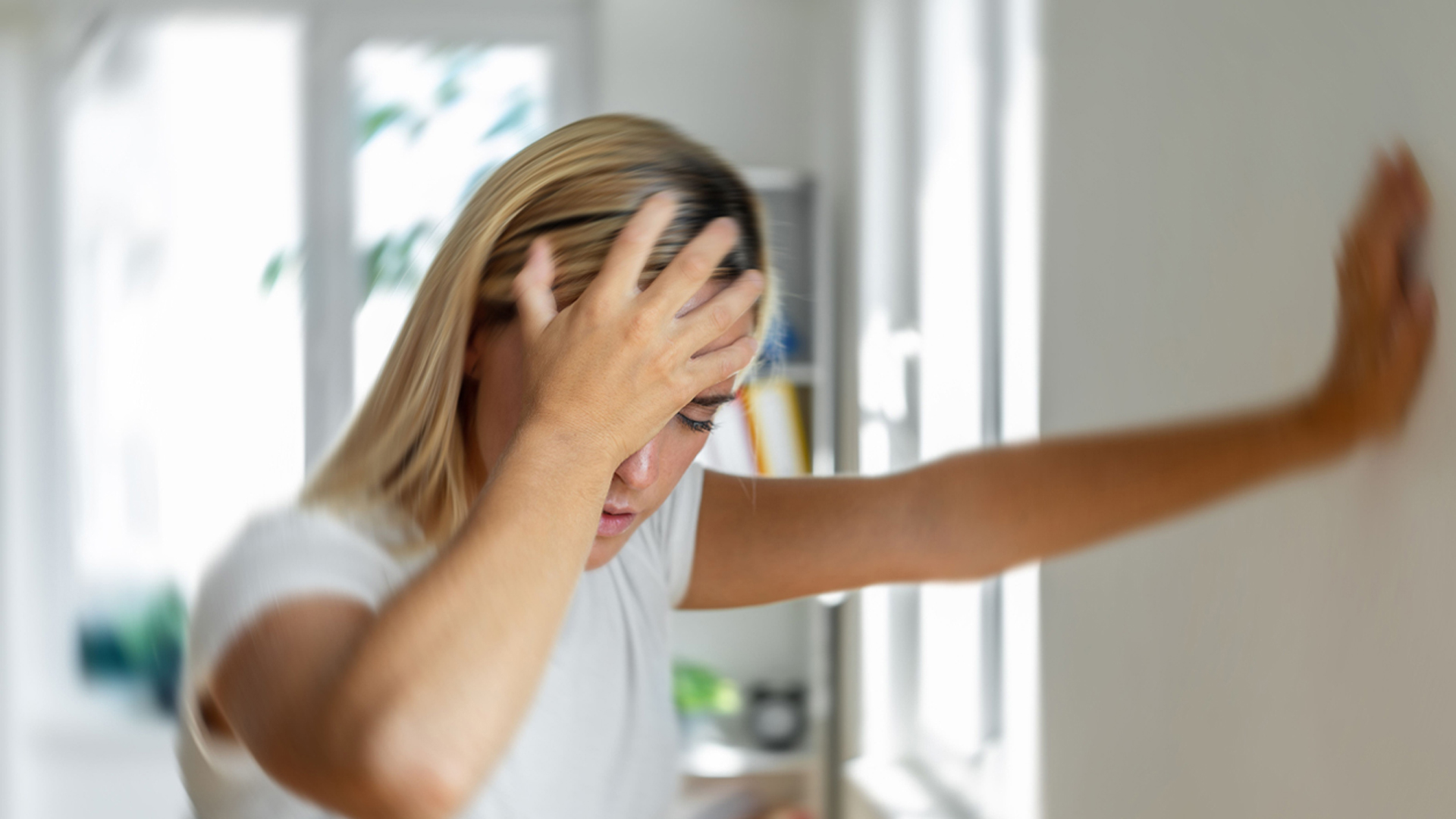 হঠাৎ মাথা ঘুরে ওঠে কেন? দেখুন সমাধানের ৫ উপায়