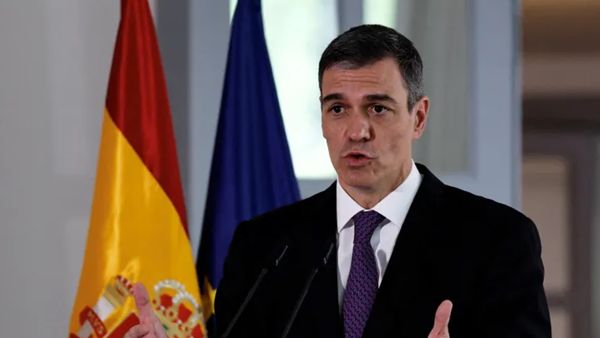 ৫ লাখ অবৈধ অভিবাসীকে বৈধতা দিচ্ছে স্পেন সরকার