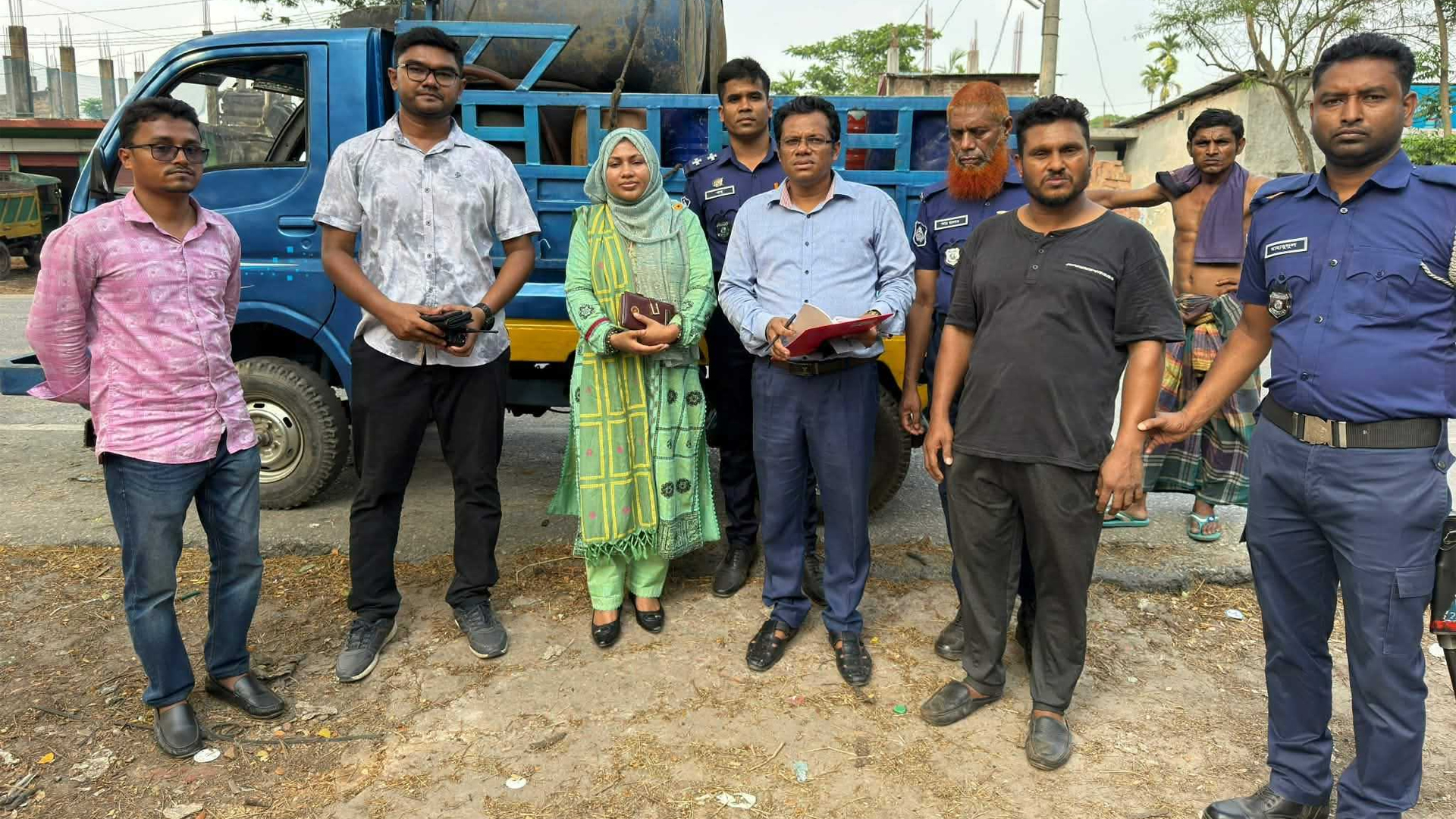 তেল-গ্যাস মজুতের দায়ে বরিশালে তিন ব্যবসায়ীকে জরিমানা